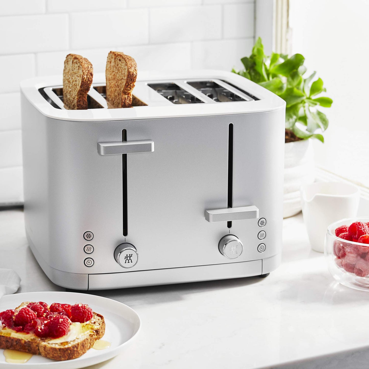 ZWILLING Enfinigy tostador de 4 rebanadas con ranuras extra anchas de 1.5 pulgadas para bagels, 7 ajustes de tostada, incluso tostado, recalentar, cancelar, descongelar, plata