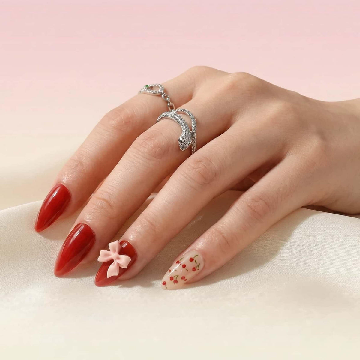 CLYHLTMZ Uñas Postizas Cortas Almendradas, Color Rojo Vino, Cobertura Completa, Con Diseño De Lazo, Acabado Brillante Con Diseño De Cereza. Uñas Acrílicas Adhesivas Removibles Para Mujeres Y Niñas(30