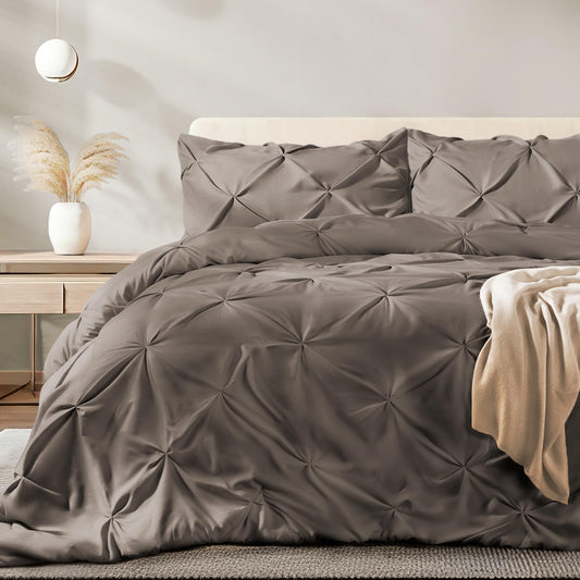 Dreamlab Juego Edredón Acolchado Reversible, Elegantes Pliegues, Ultra Suave, Hipoalergénico, Incluye 2 Fundas de Almohada, Ideal para Todo el Año. Set 3 Pzas, Tamaño Matrimonial 195x223cm, Arena
