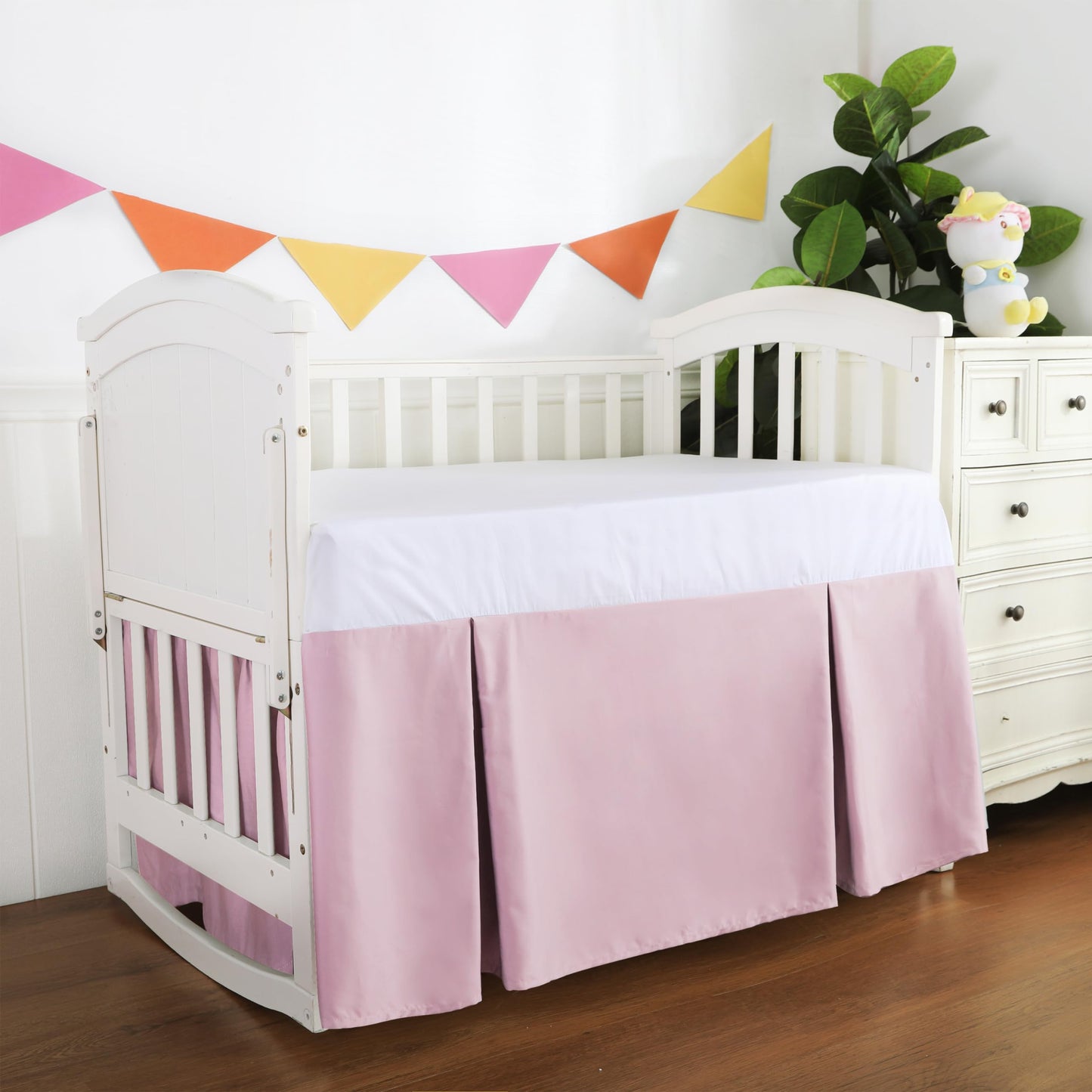 Falda para cuna, 100% algodón egipcio de 400 hilos, suave y transpirable, para bebés, niños y niñas, 52 x 28 pulgadas, con falda de cama de cuna de 14 pulgadas, resistente a la decoloración (rosa sólido)