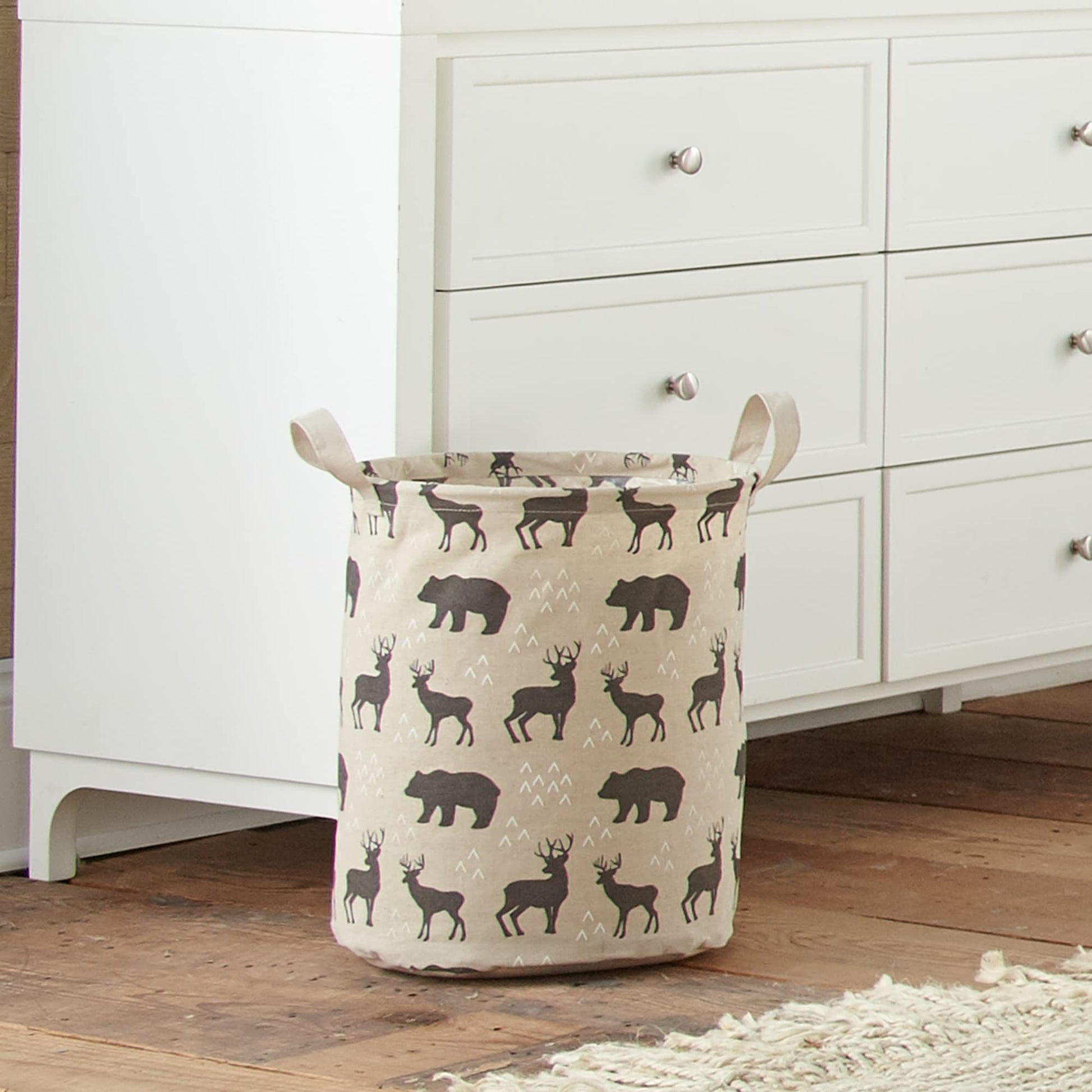 Levtex Baby - Cesta para guardería Logan - Cesta redonda de tela para almacenamiento - Osos y ciervos, color gris pardo y negro, accesorios para guardería, tamaño: 14 x 19 pulgadas.