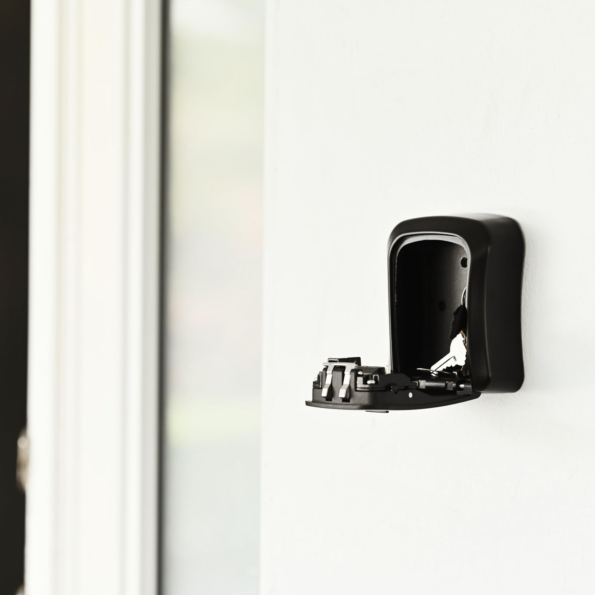 Iron Lock® - Caja de bloqueo de llaves para llaves de 4 dígitos combinación con código reajustable con interruptor A B para interiores y exteriores, impermeable, para llaves de casa de repuesto, 5