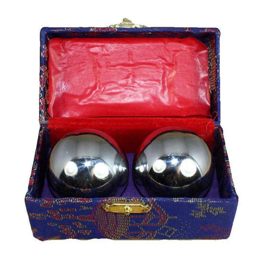 Denpetec 2 bolas de baoding, bolas de estrés chinas para ejercicio de salud con caja de meditación y masaje de mano (plata, diámetro de 1.7 pulgadas, color de caja al azar)
