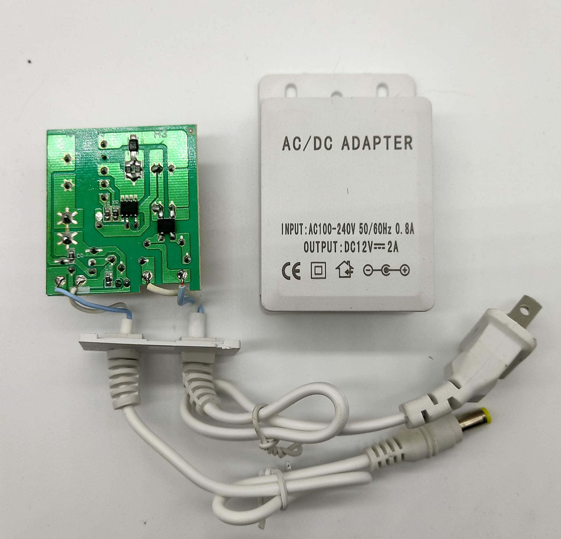 Eliminador Zinker 12V 2A para Cámaras de Seguridad CCTV o Tiras Led V2 exteriores Contra Agua