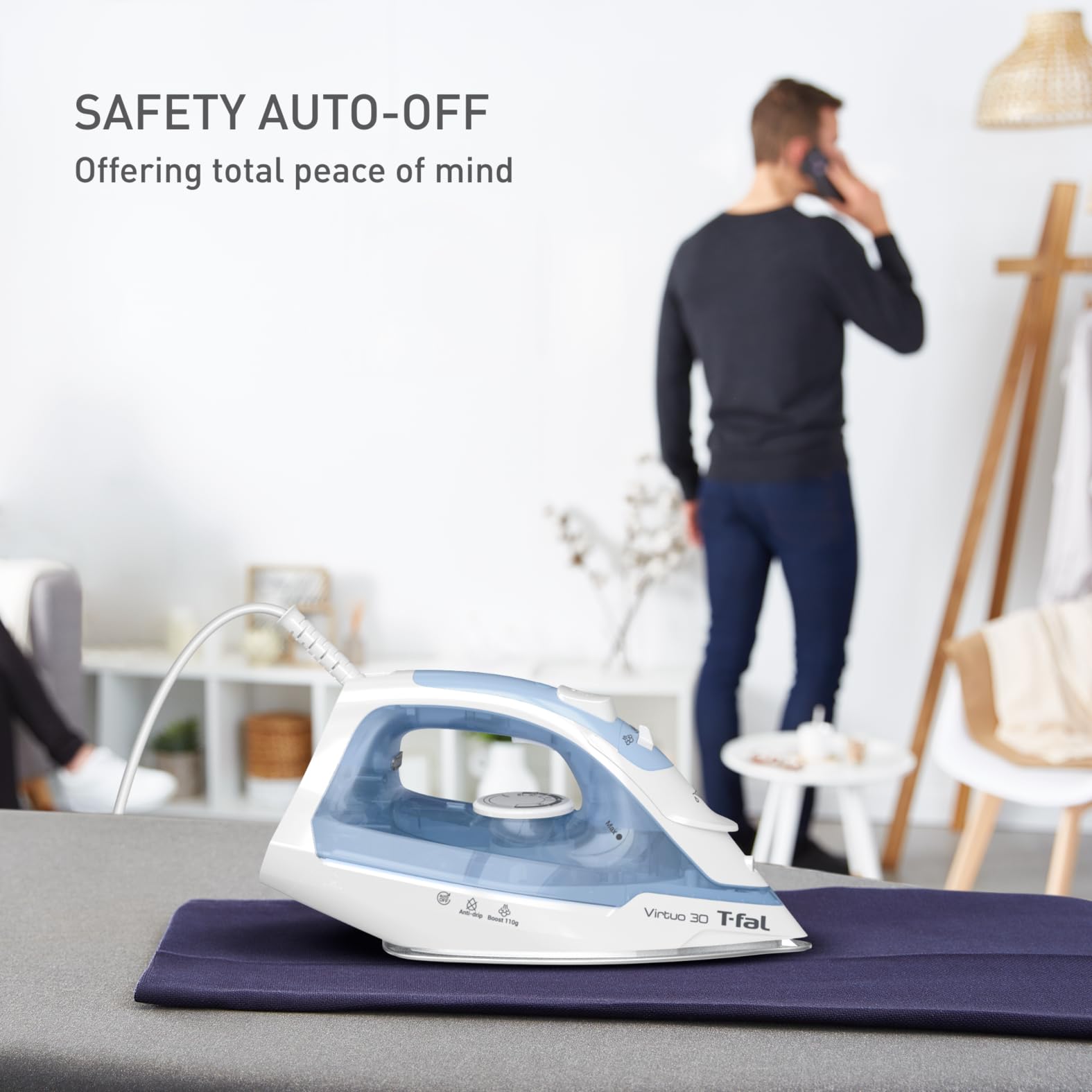 Plancha de Vapor T-fal Blanca Azul Virtuo 30 con Auto Apagado y Suela de Cerámica XL