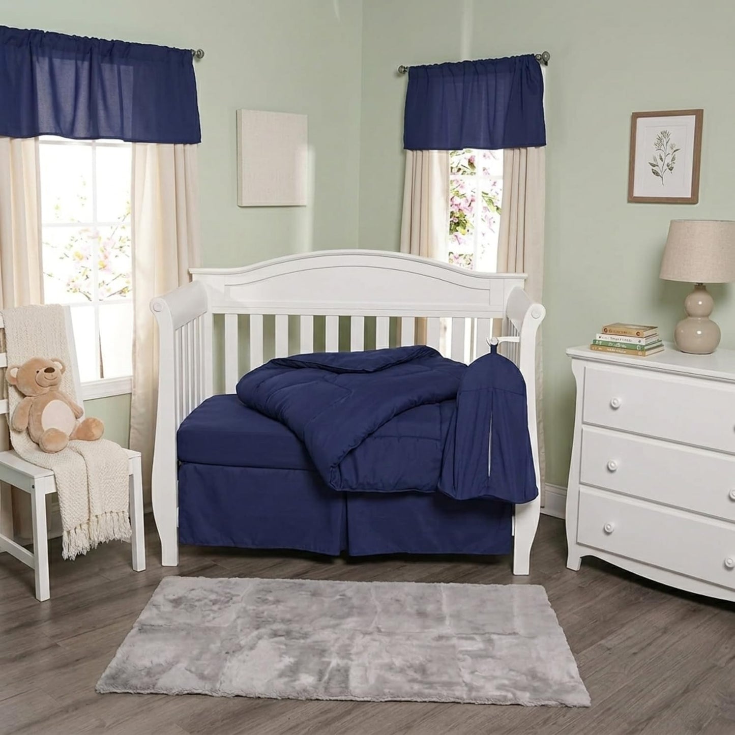 EVERYDAY KIDS - Juego de cama de cuna de 4 piezas para niños, incluye colcha de cama de bebé, sábana bajera, volante y apilador de pañales, juego de ropa de cama de cuna de bebé, color azul marino