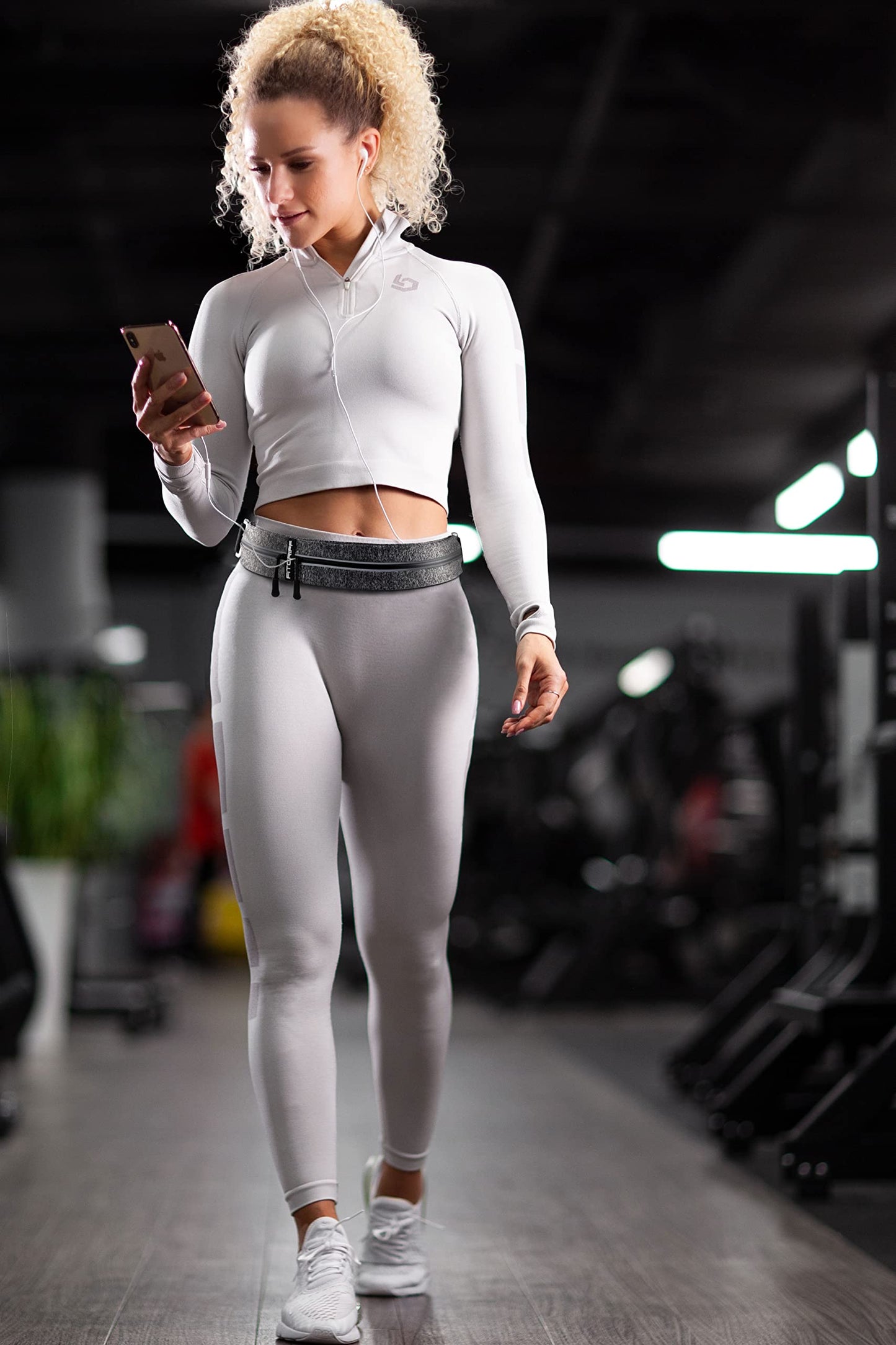 Fitgriff® - Cinturón de correr para hombres y mujeres, bolsa de correr segura para teléfono, llaves y esenciales, para todos los teléfonos celulares, Gris, Small - Medium, Corte entallado