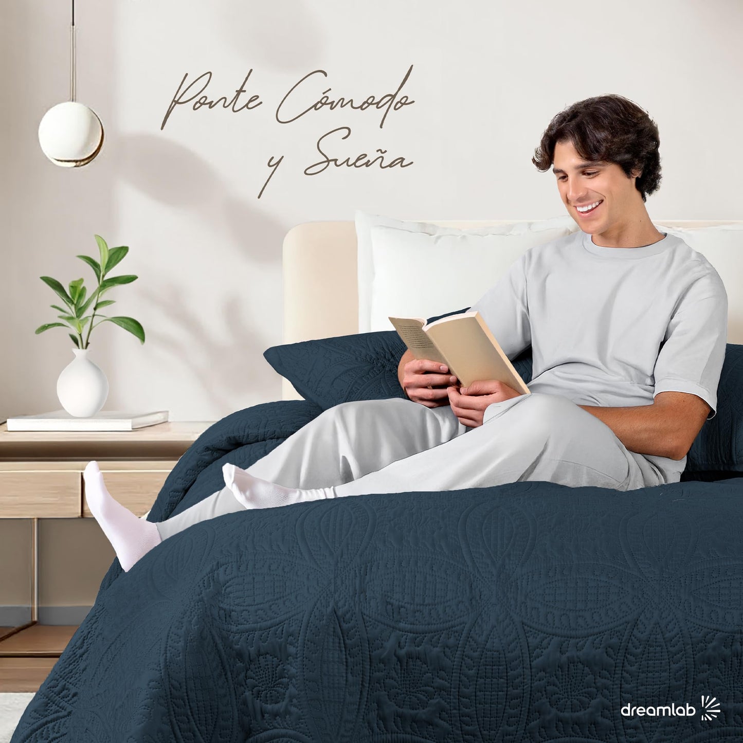 Dreamlab Colcha Ligera con 2 Fundas de Almohada, Capitonado, Ultra Suave. Hipoalergénico. Edrecolcha para Cama. Edredón para Verano y Todas Las Estaciones. (King Size 275x240 cm,Moneda,Azul Noche)