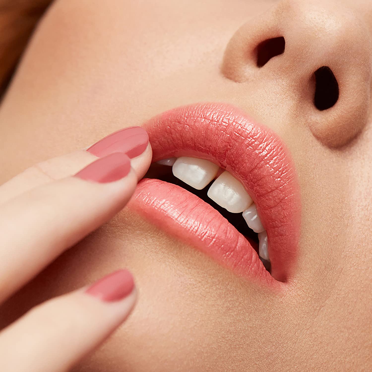 Lápiz Labial Revlon Super Lustrous Glass Shine tono Dewy peach