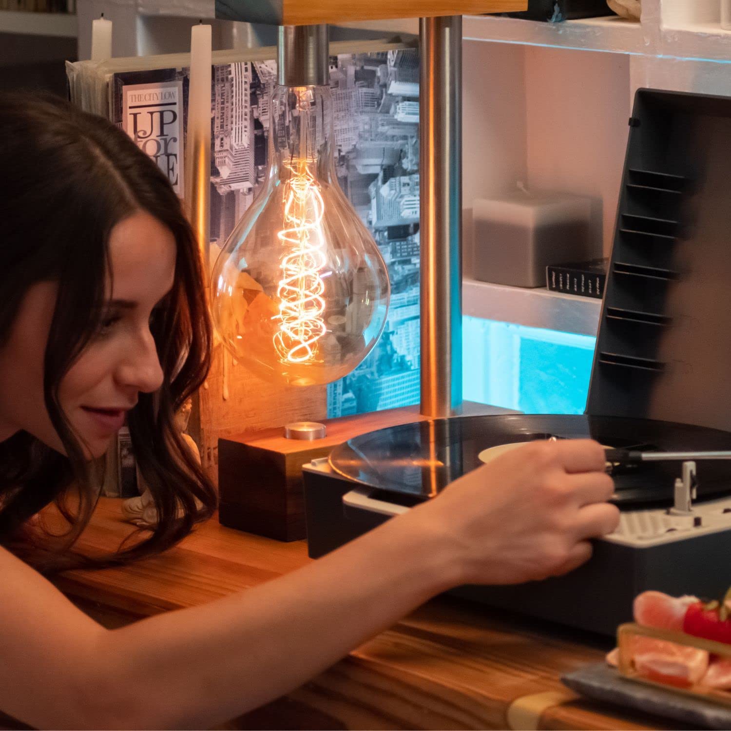 Tocadiscos Portátil Victrola Gris con Bluetooth y Radiador de Graves Integrado
