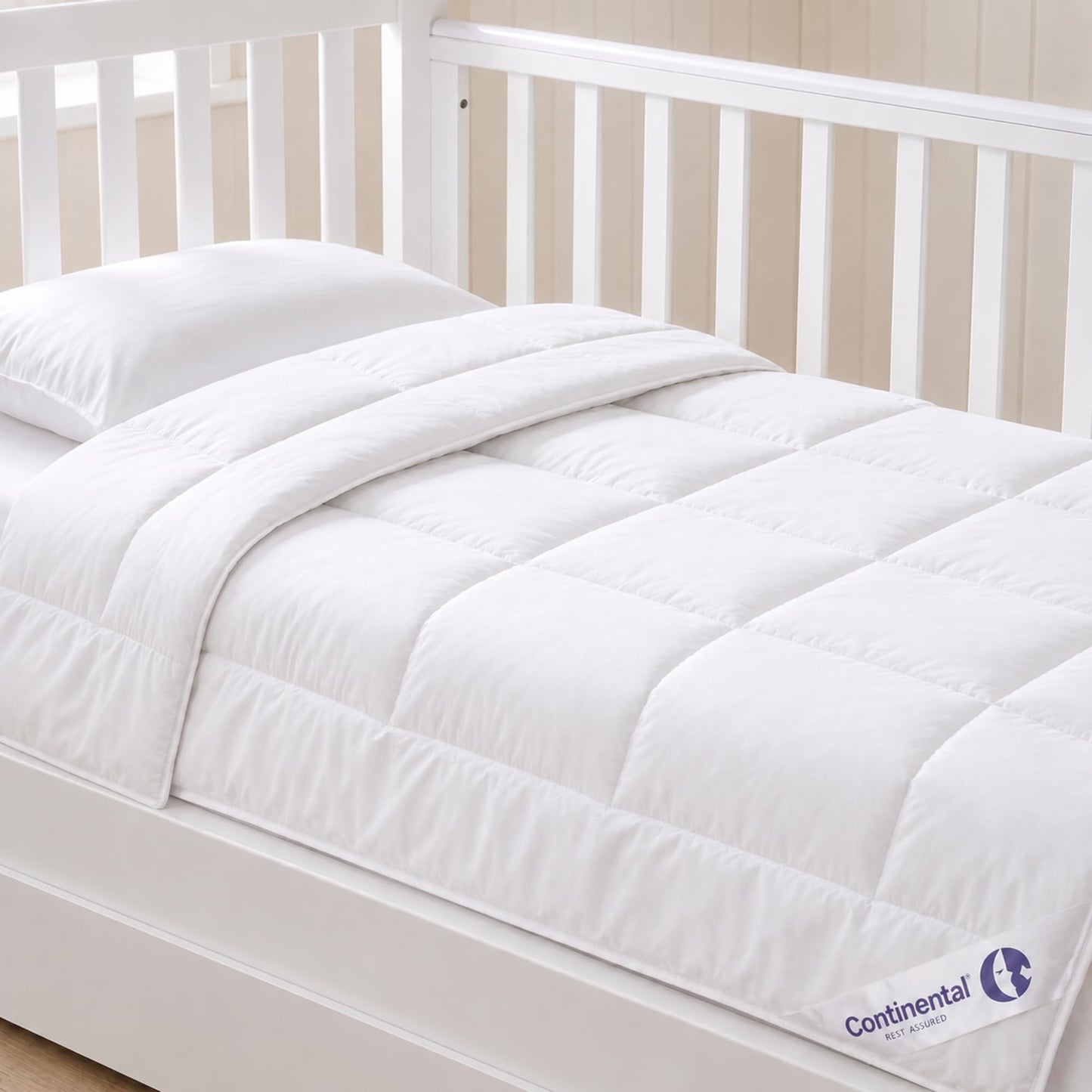 Continental Bedding - Edredón para niños pequeños, Relleno de edredón 100% Microfibra, Manta de Dormir con Funda de algodón, se Adapta a Cuna estándar, Cama para niños, 33 x 42 Pulgadas, Color Blanco