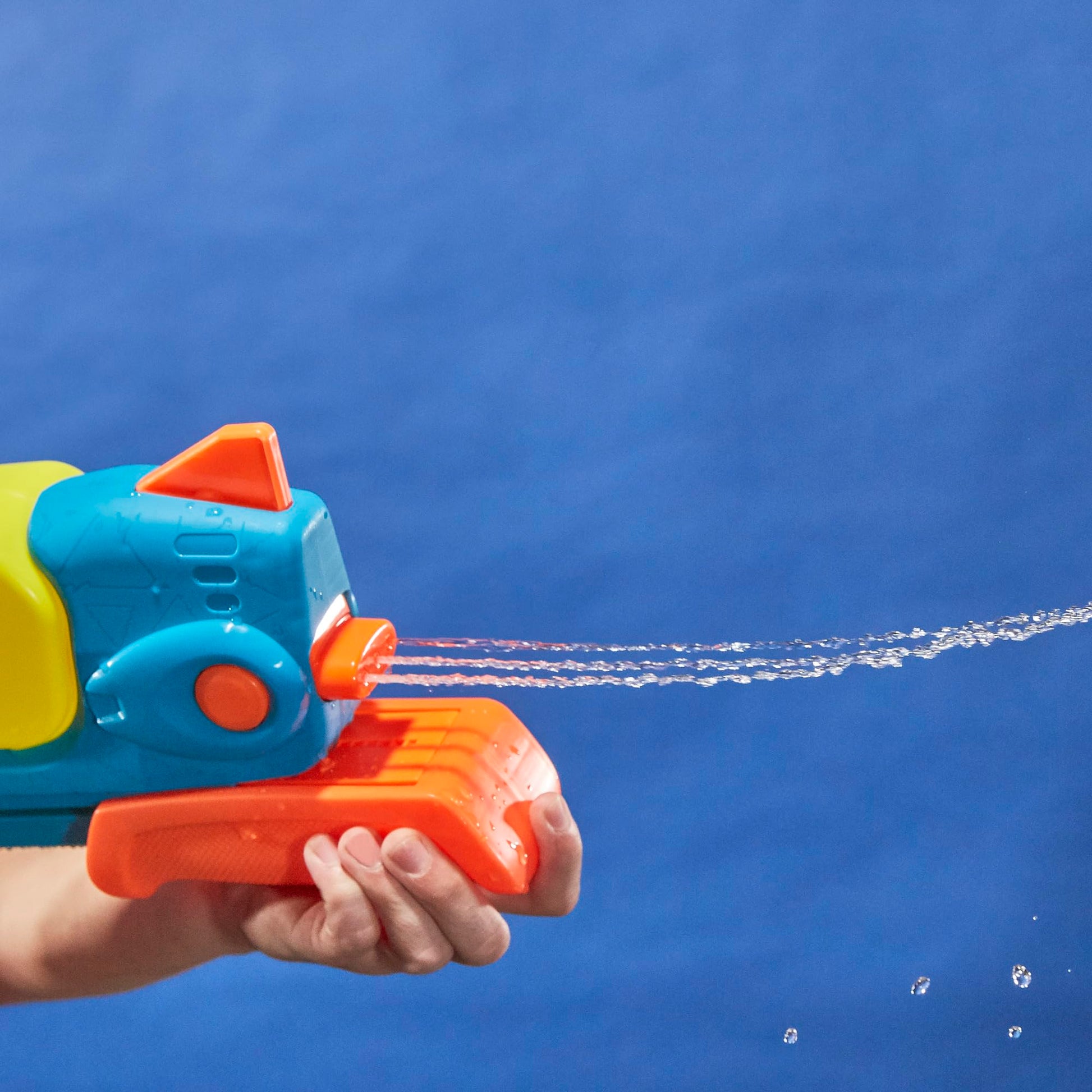 Lanzador de Agua Nerf Super Soaker Wave Spray con Chorros Ondulantes para Niños y Niñas