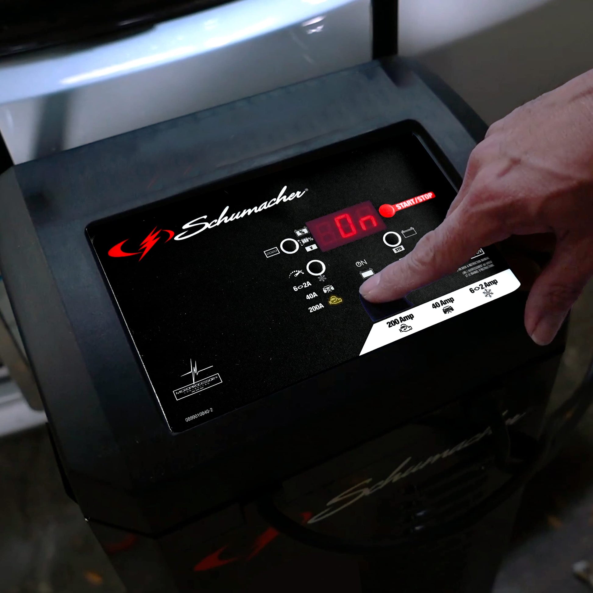 SCHUMACHER sc1353 6/40/200 A 6/12 V Cargador de batería y con ruedas Starter, 1 Pack