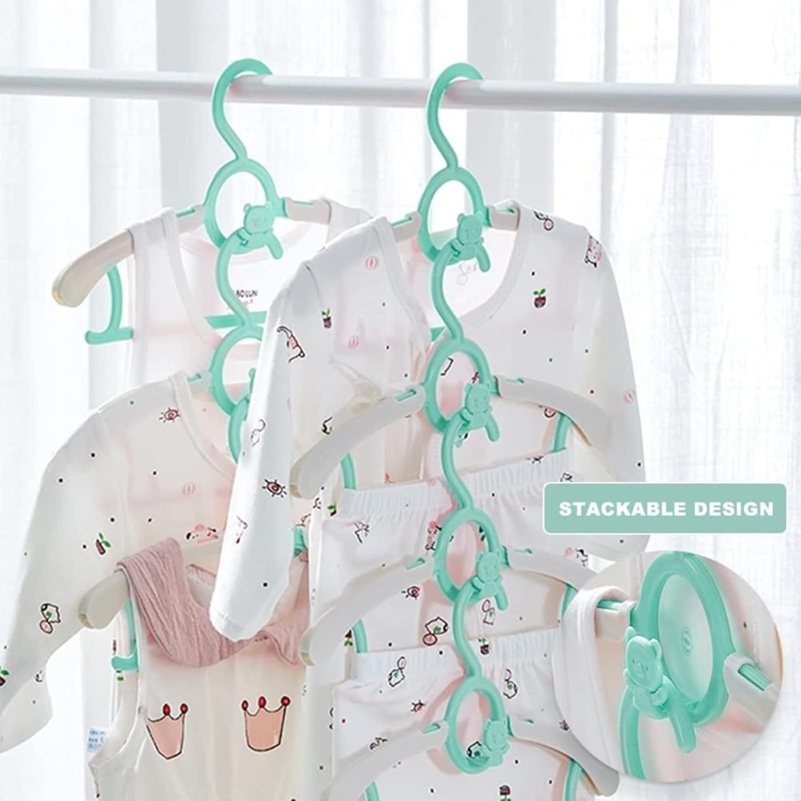 HGYZE - Perchas para niños para clóset, 50 Unidades, Color Verde, de 11 a 14 Pulgadas, Ajustables, de plástico, con Gancho para Oso, Antideslizantes, para niños, recién Nacidos, Adolescentes, Ropa