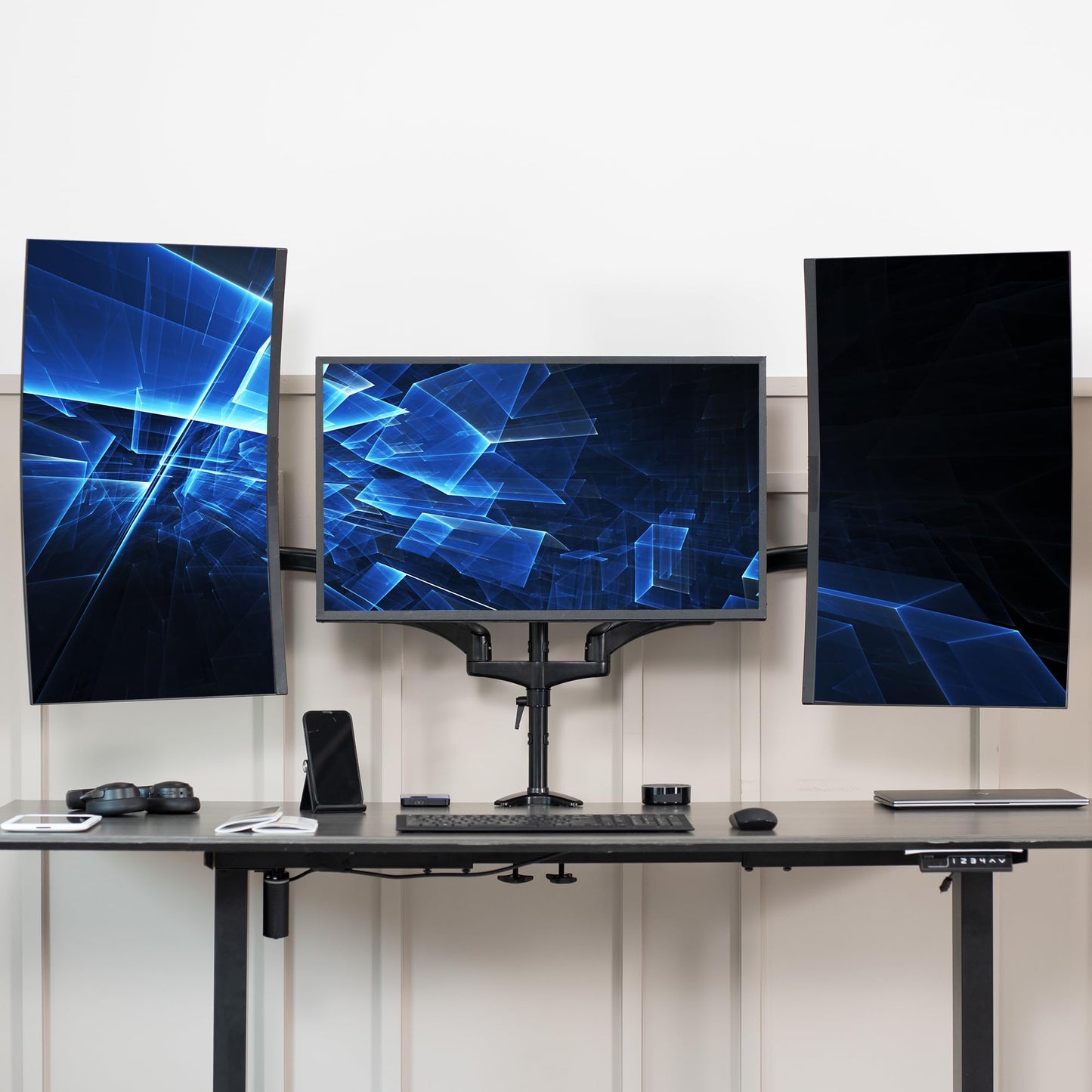 Soporte de Monitor Triple Vivo Negro ajustable para 3 Pantallas de hasta 32 Pulgadas