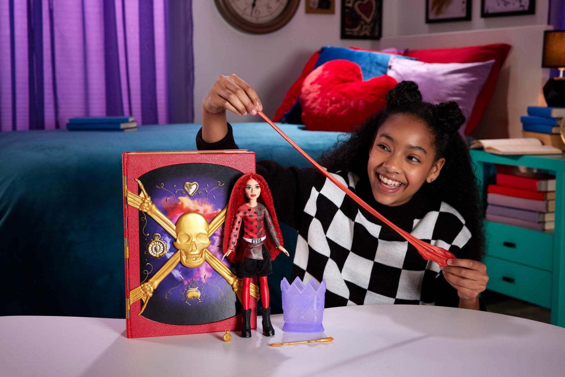 Muñeca Disney Descendientes El Ascenso de Red Mattel Roja con Libro Mágico de Cocina para Niñas