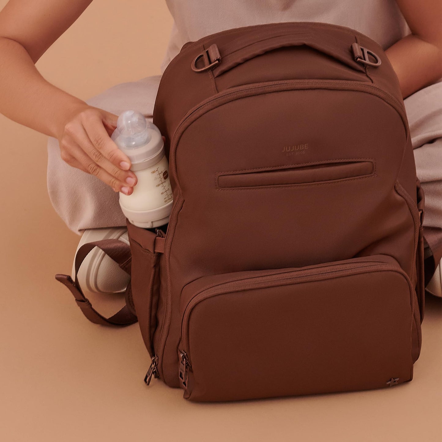 JuJuBe - Mochila clásica para pañales con cambiador portátil, correas para carriola de bebé, mochila de viaje grande para niño o niña, para llevar biberones, toallitas, pañales, chupetes, café expreso