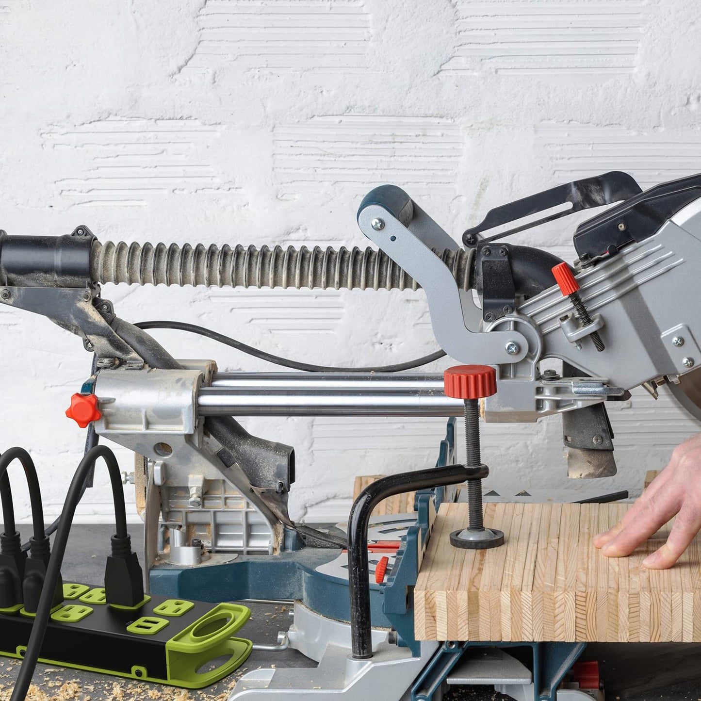 Protector de Sobretensiones Monster Workshop Alta Resistencia Blanco 8 Tomas y 2 USB-A para Cochera