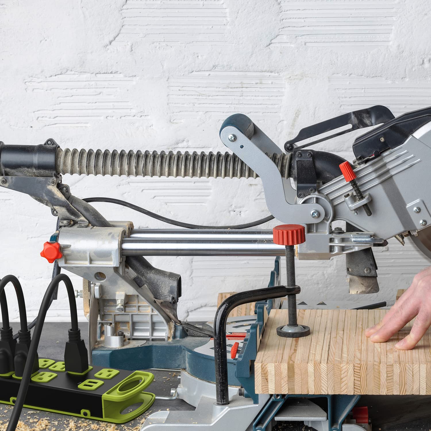 Protector de Sobretensiones Monster Workshop Alta Resistencia Blanco 8 Tomas y 2 USB-A para Cochera