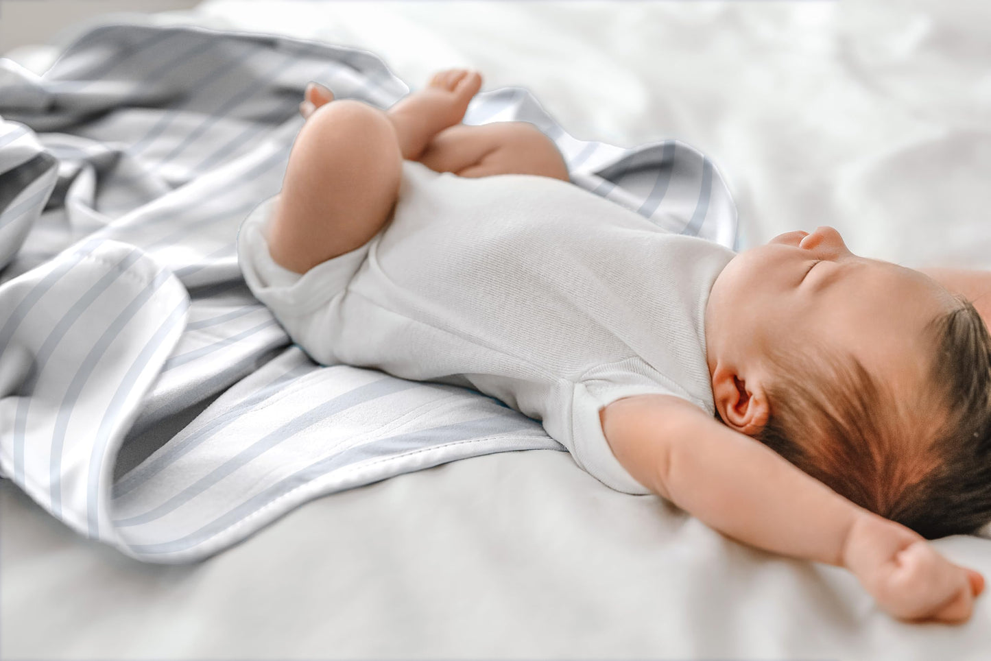 The Ollie Swaddle – Manta ajustable para envolver bebés recién nacidos | Aprobada por pediatras para un sueño seguro | Cierre fácil | Brazos libres | Ligera, lavable a máquina | Fácil acceso para el