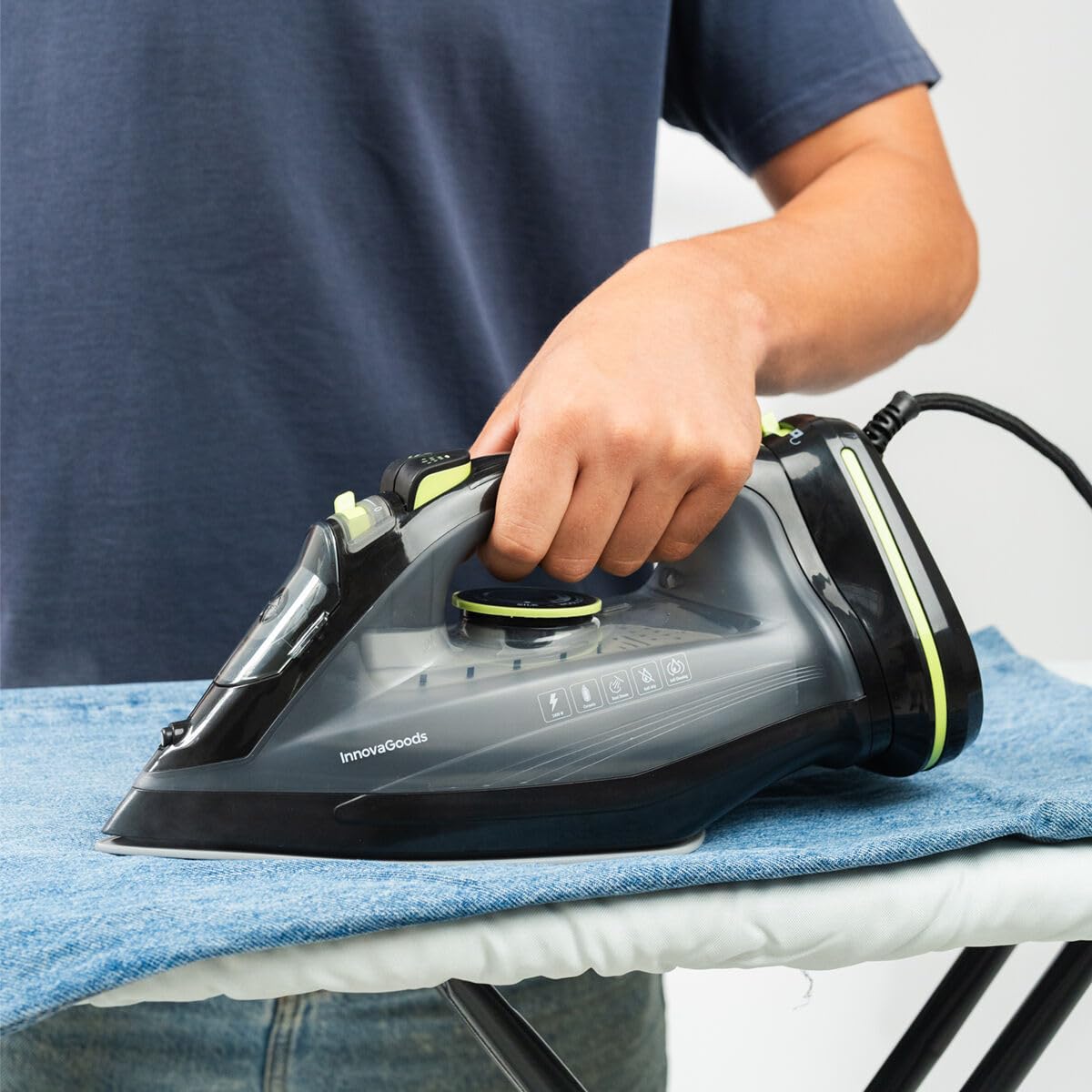 InnovaGoods - Plancha ropa, Plancha vapor 2400W, doble orientación Horizontal/vertical 320ml, Plancha vertical vapor sin cables, incluye base de carga, centro de planchado para todo tipo de tejidos.