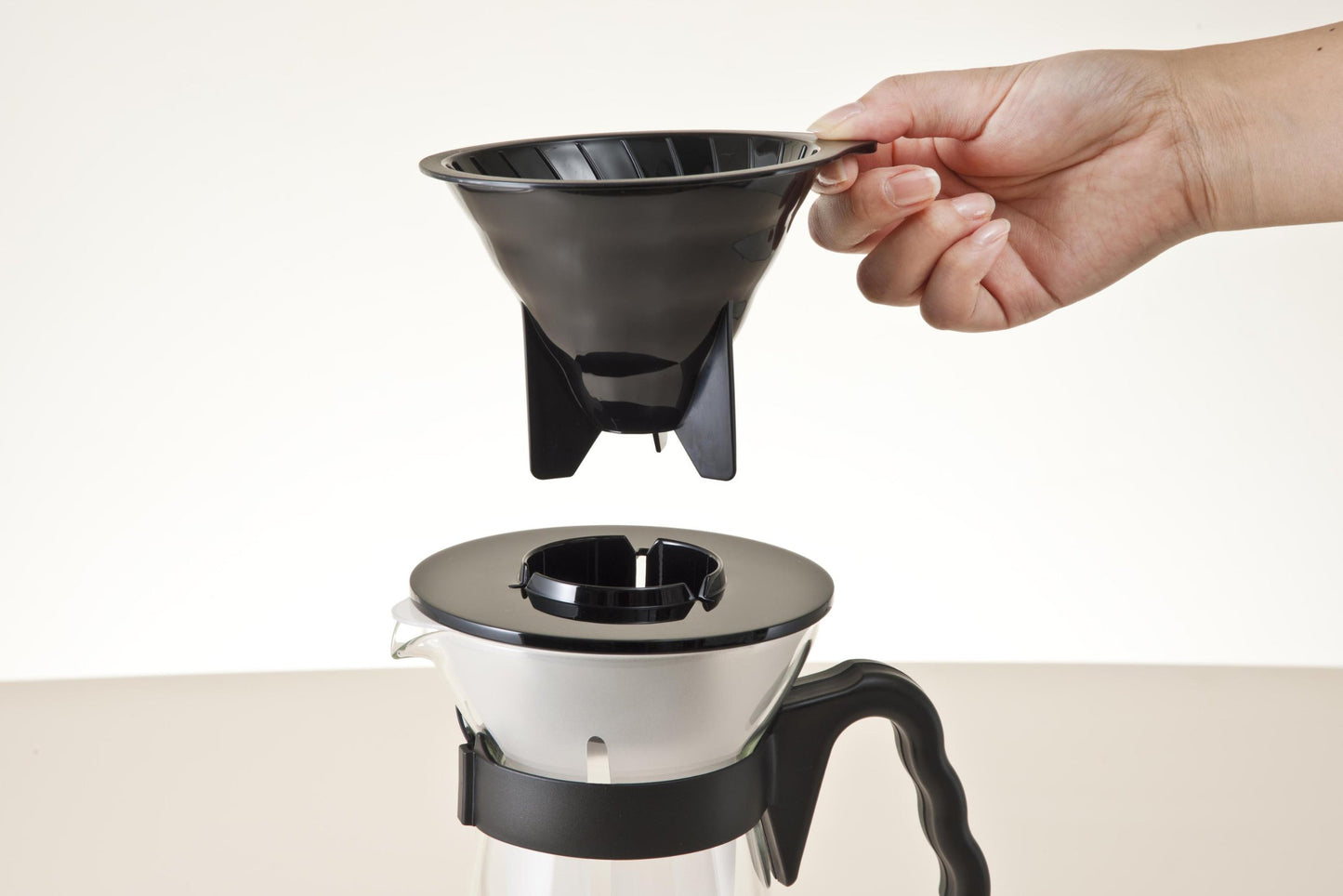 Hario V60"Fretta" Cafetera caliente y helada, 700 ml, color negro