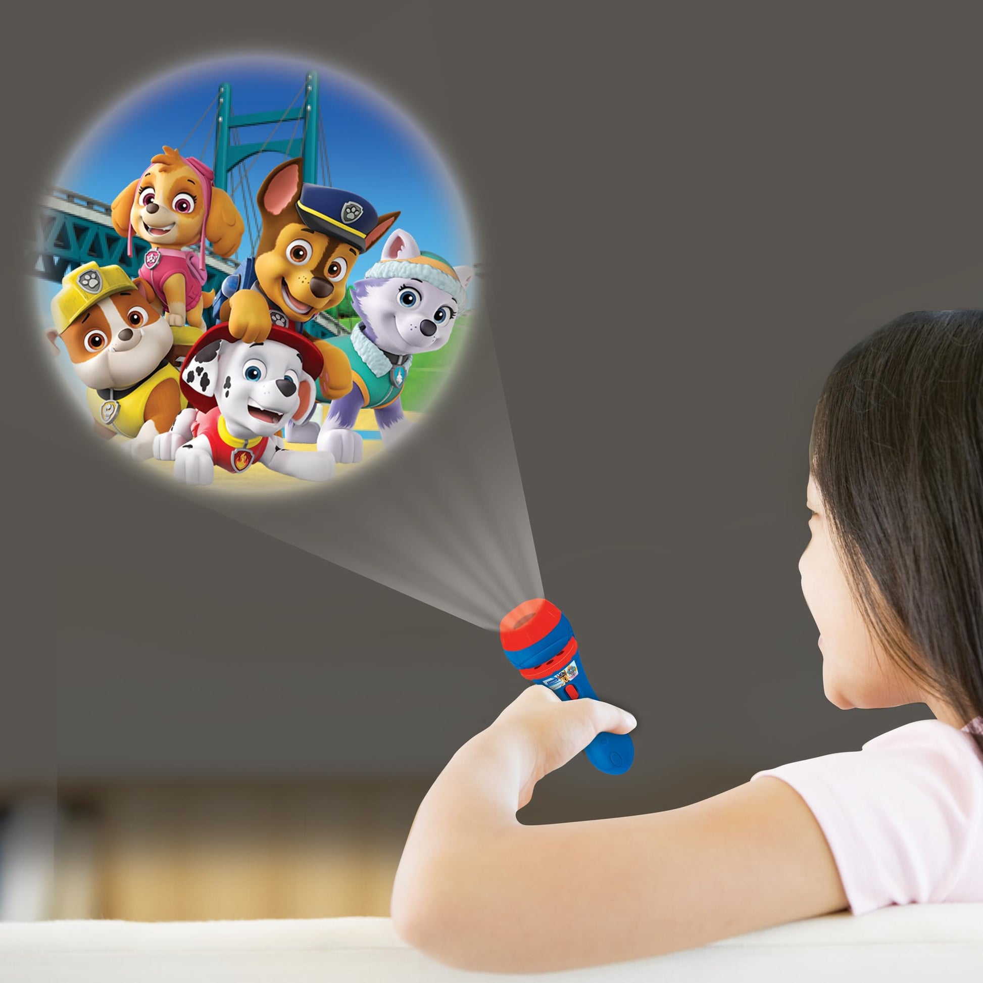 LEXiBOOK, Patrulla Canina, proyector de Historias, luz de antorcha y proyector con 3 Discos, 24 imágenes, CREA Tus propias Historias, LTC050PA