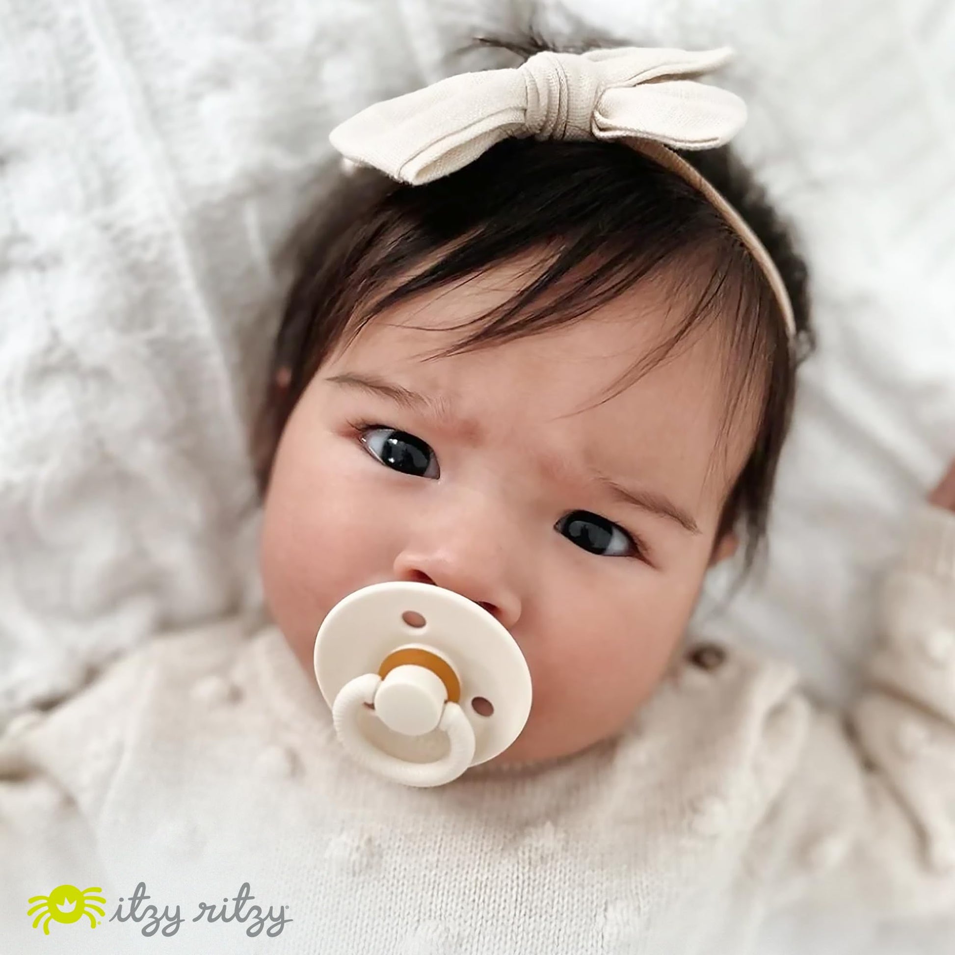 Itzy Ritzy 2 chupetes de goma natural; para edades de 0 a 6 meses, coco y tostadas
