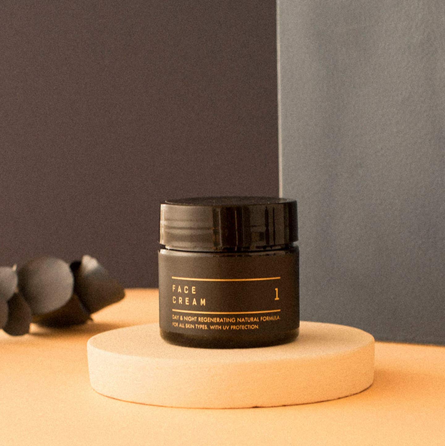 Crema Facial de Caléndula 100% natural para cuidado de la piel de For All Folks. 50ml Para hidratar, proteger y mantener joven la piel.