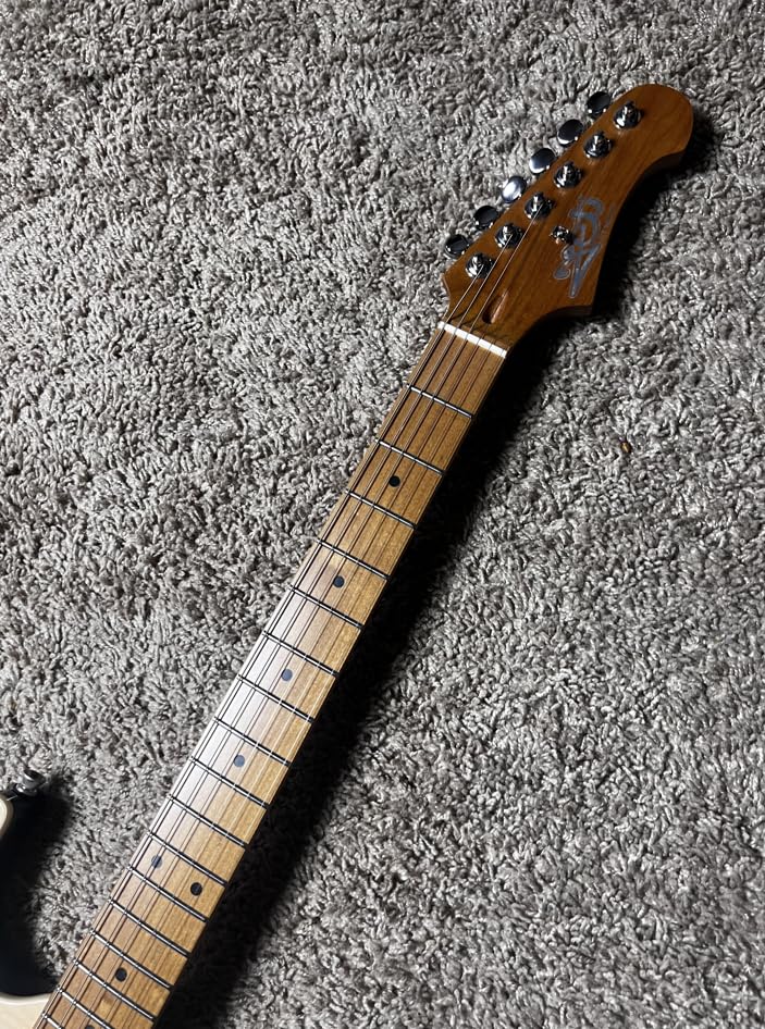 Jet Guitars JS450 TBL Strat Guitarra, pastillas HSS Alnico, cuerpo de tilo sólido con tapa de arce llama, cuello de arce tostado de 22 trastes, afinadores de bloqueo, trémolo de 2 puntos