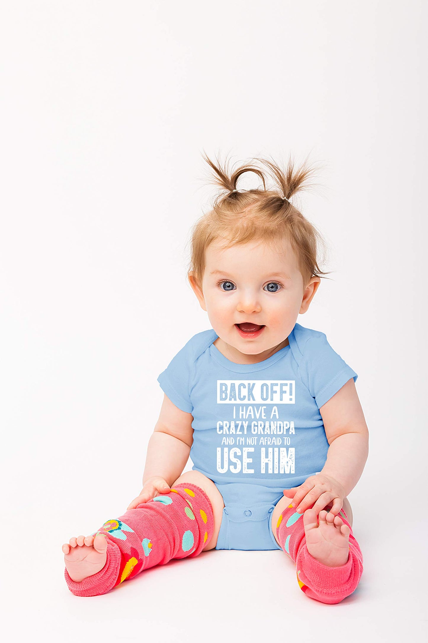 Retroceda. Pelele divertido para bebé con texto en inglés "I Have a Crazy Grandpa and I'm Not Afraid to Use Him", Azul claro, 6 meses