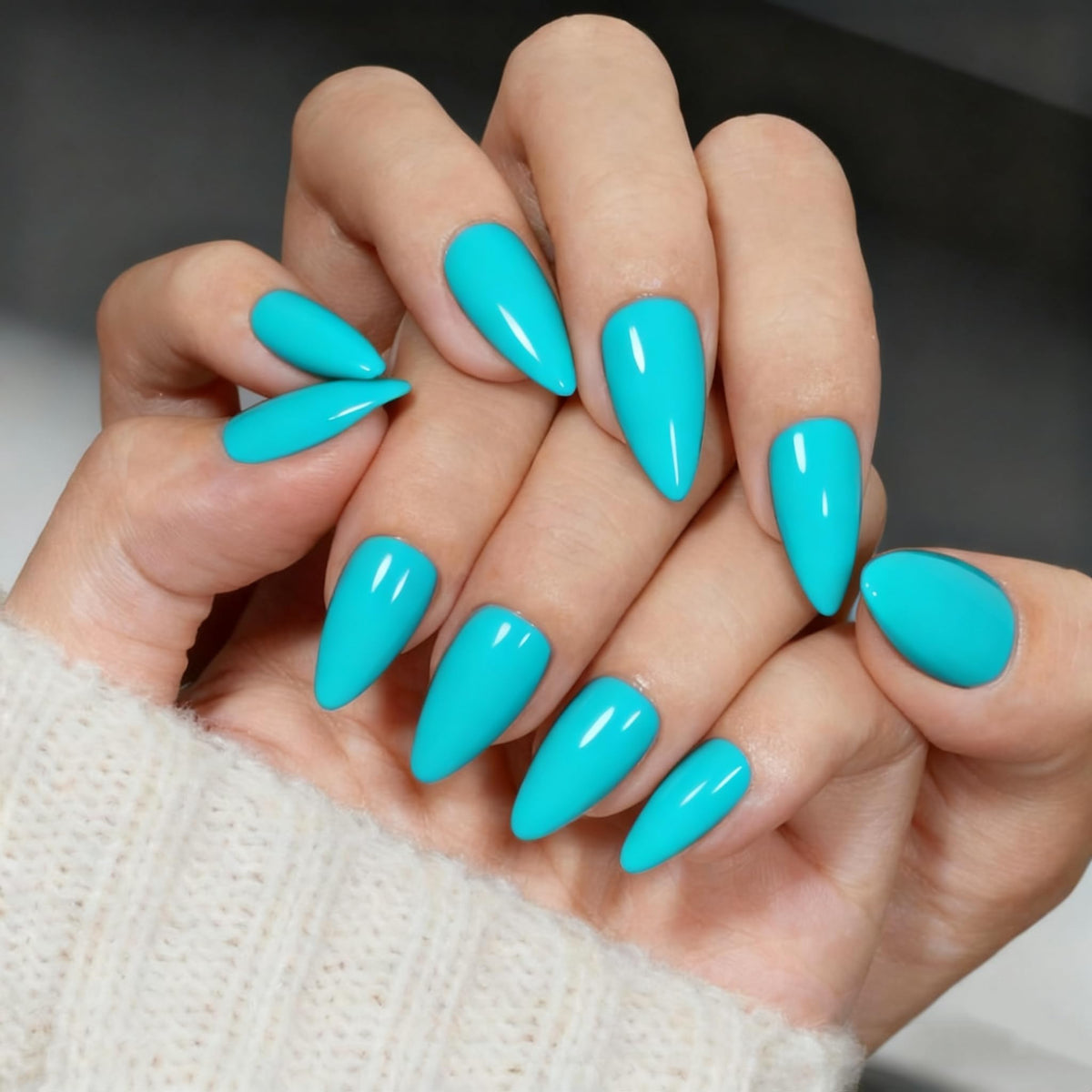 SXVME Uñas Postizas Azul Turquesa Almendradas - Uñas Acrílicas De Presión Medianas Estilo Estilete, Uñas Postizas Azules Opacas Con Pegamento, Ajuste Perfecto, Uñas De Gel Suave Reutilizables Para Muj