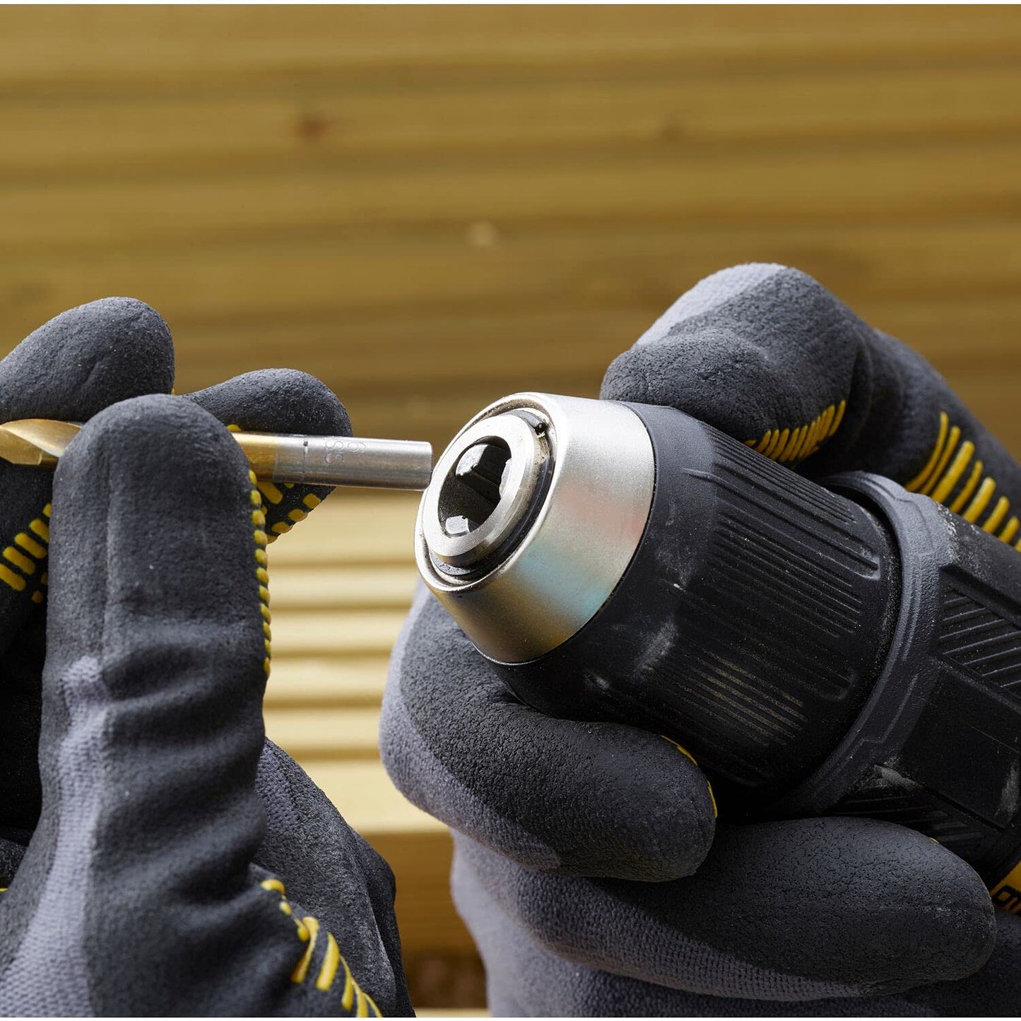 STANLEY Taladro Atornillador Inalámbrico 1/2" (13mm), 20V, Incluye 2 Baterías, Cargador y Caja para Herramientas, SBD710C2K