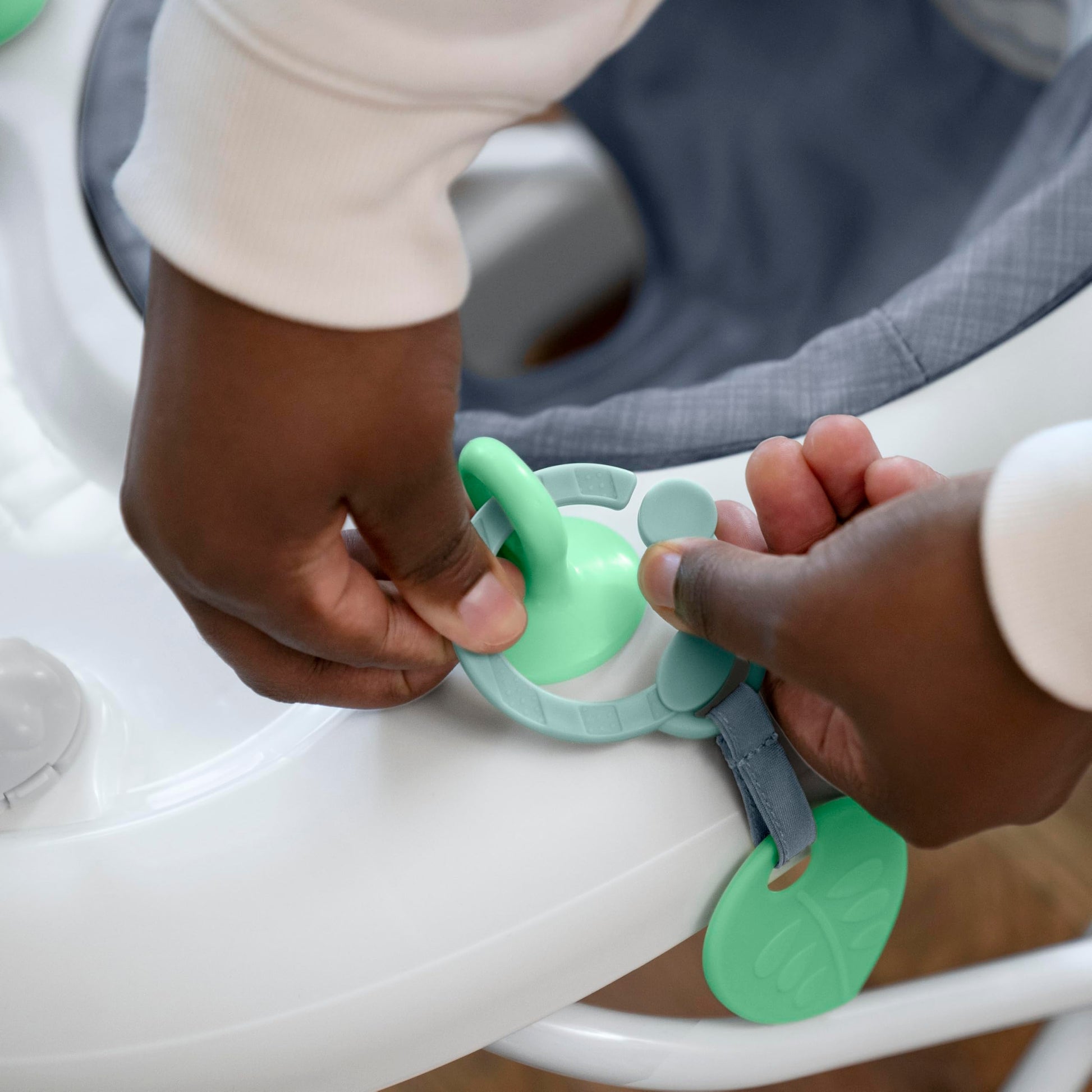 Ingenuity Smooth Strides - Cambray - Caminador de desarrollo - Barra de altura de 3 posiciones - Juguetes incluidos - 6M-12M