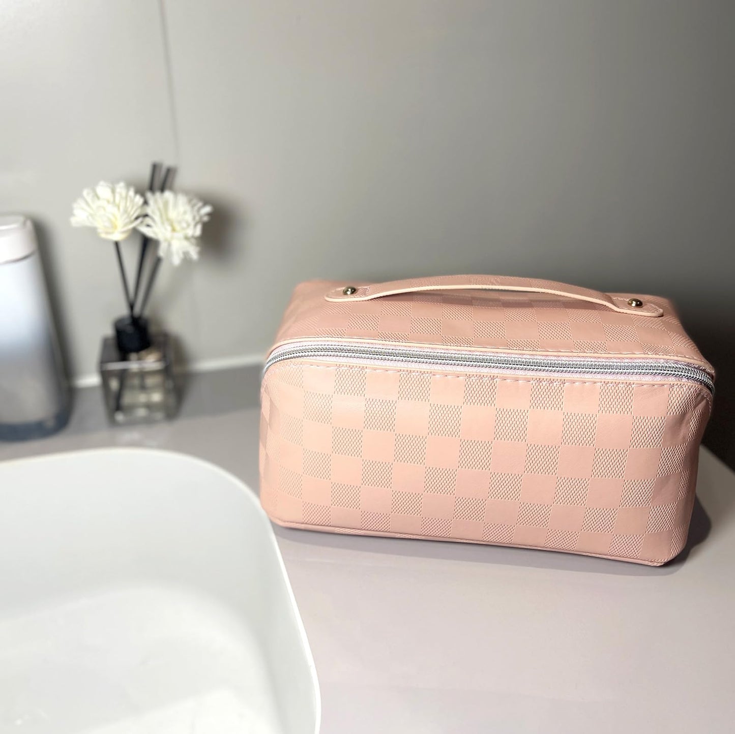 Meruya Bolsa de maquillaje de viaje, organizador de cosméticos de múltiples bolsillos con apertura amplia y divisor, bolsa de aseo de piel sintética con 2 mini bolsas de almacenamiento, Rosado