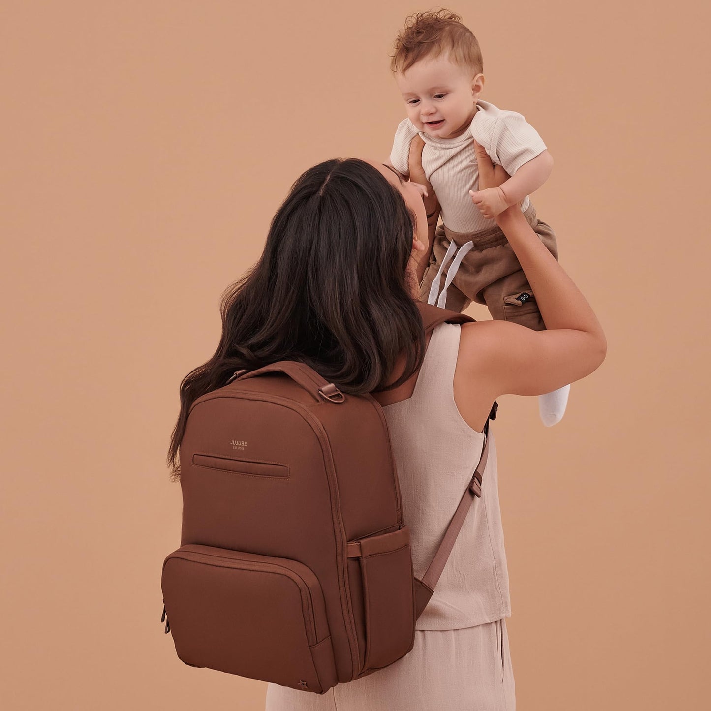 JuJuBe - Mochila clásica para pañales con cambiador portátil, correas para carriola de bebé, mochila de viaje grande para niño o niña, para llevar biberones, toallitas, pañales, chupetes, café expreso