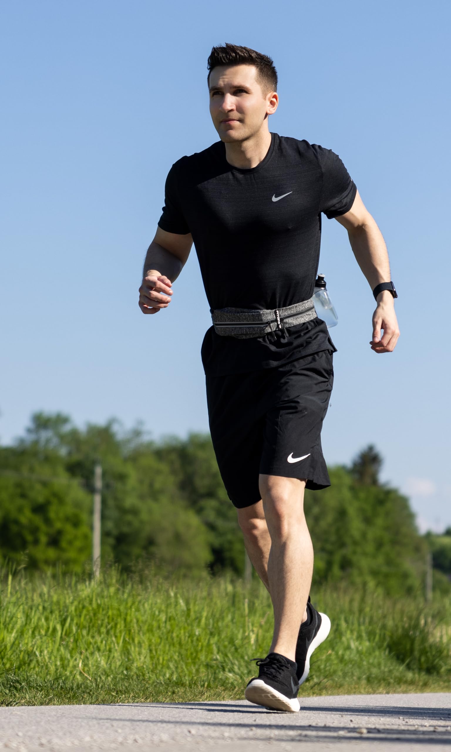 Fitgriff® - Cinturón de correr para hombres y mujeres, bolsa de correr segura para teléfono, llaves y esenciales, para todos los teléfonos celulares, Gris, Small - Medium, Corte entallado