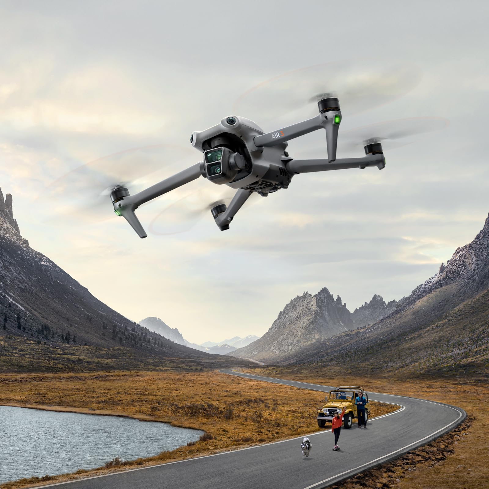 DJI Air 3 Pack Vuela Más con DJI RC 2 (control remoto con pantalla), dron con doble cámara 4K HDR con gran angular y teleobjetivo medio, 46 min de tiempo máx. de vuelo, 48 MP, O4, dos baterías adicionales