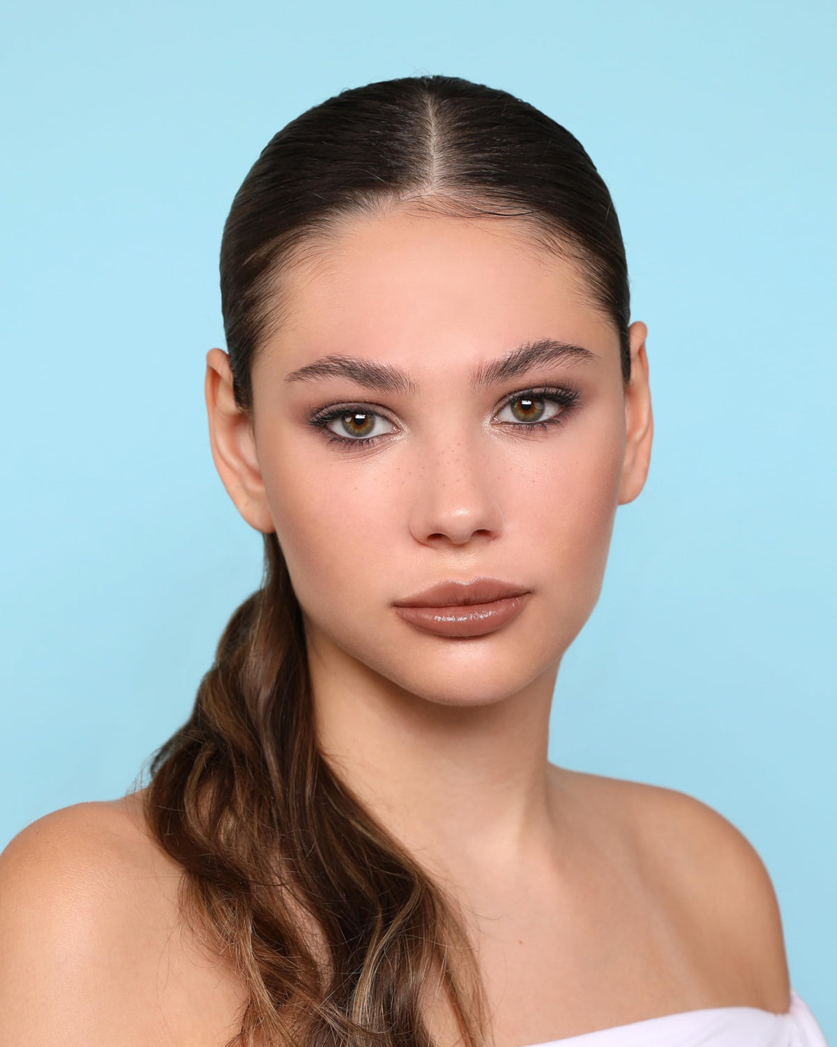 MOIRA CHIC SATIN LIPSTICK (004, TIME CAPSULE)