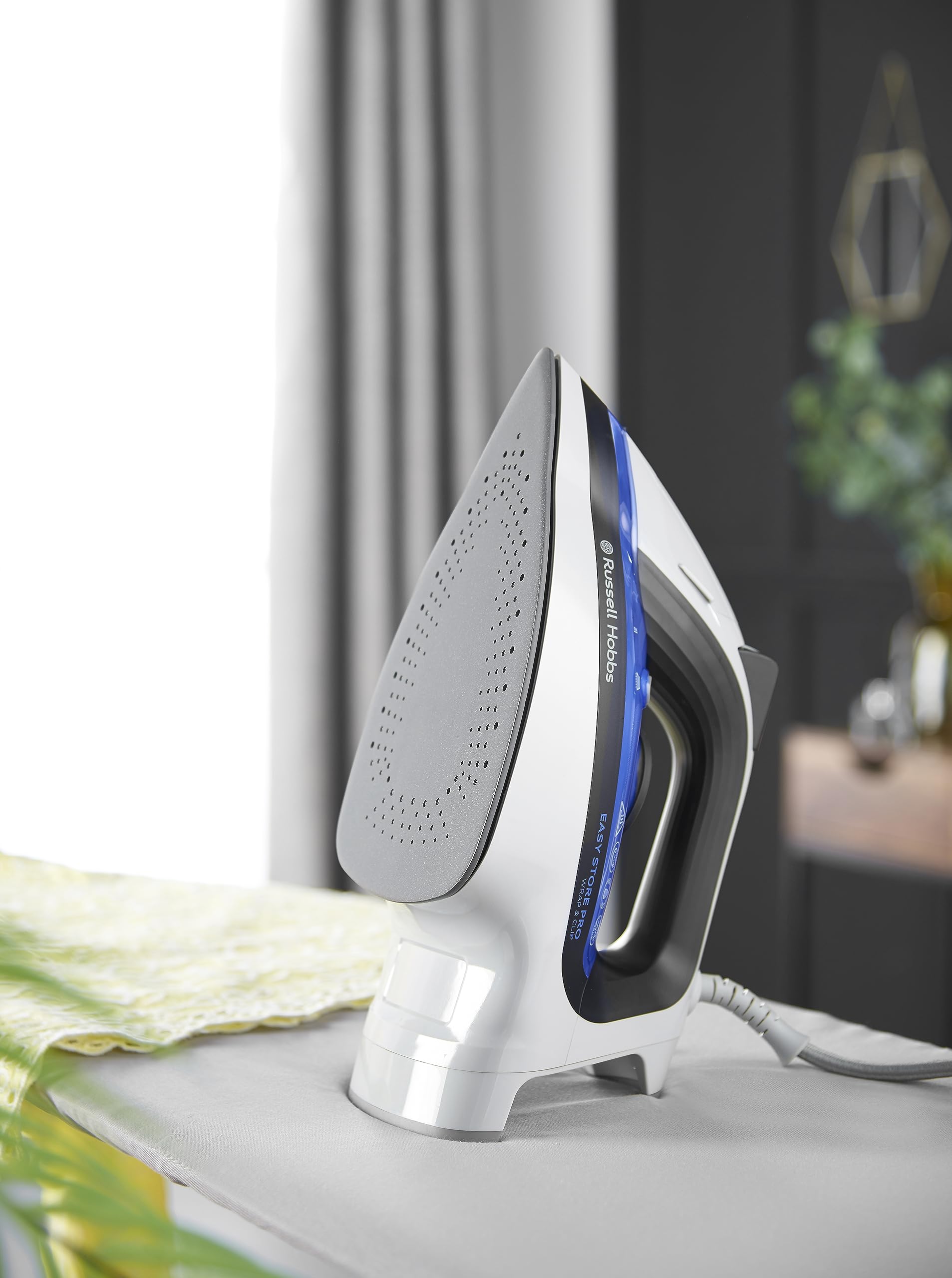 Plancha de Vapor Russell Hobbs Blanco Suela de Cerámica Ahorro de Espacio