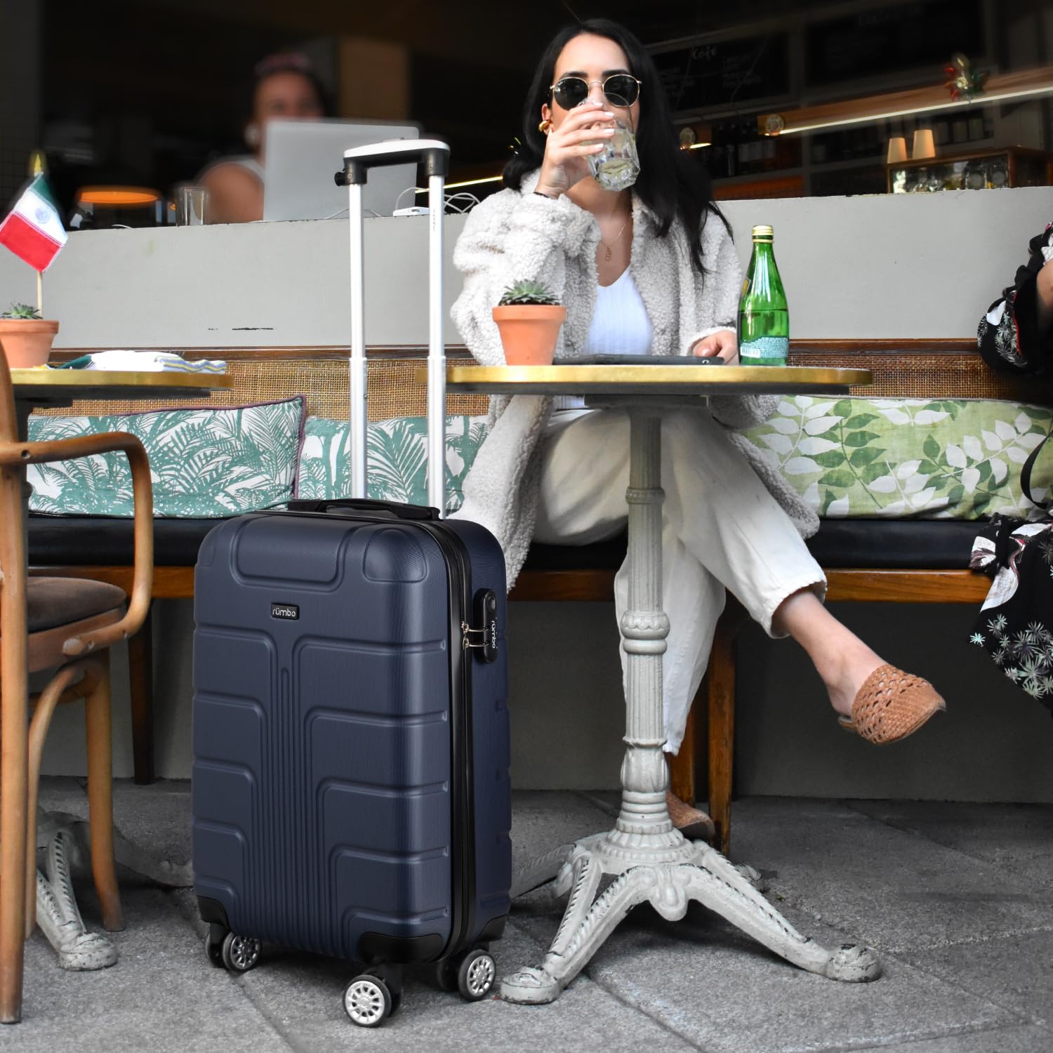 RUMBO | Maleta de Viaje Carry On 20 Pulgadas – Maleta Rígida Resistente Azul Marino – 4 Ruedas 360, Asa Telescópica y Candado de Seguridad – Material ABS Ultra Resistente – Cabina Equipaje de Mano