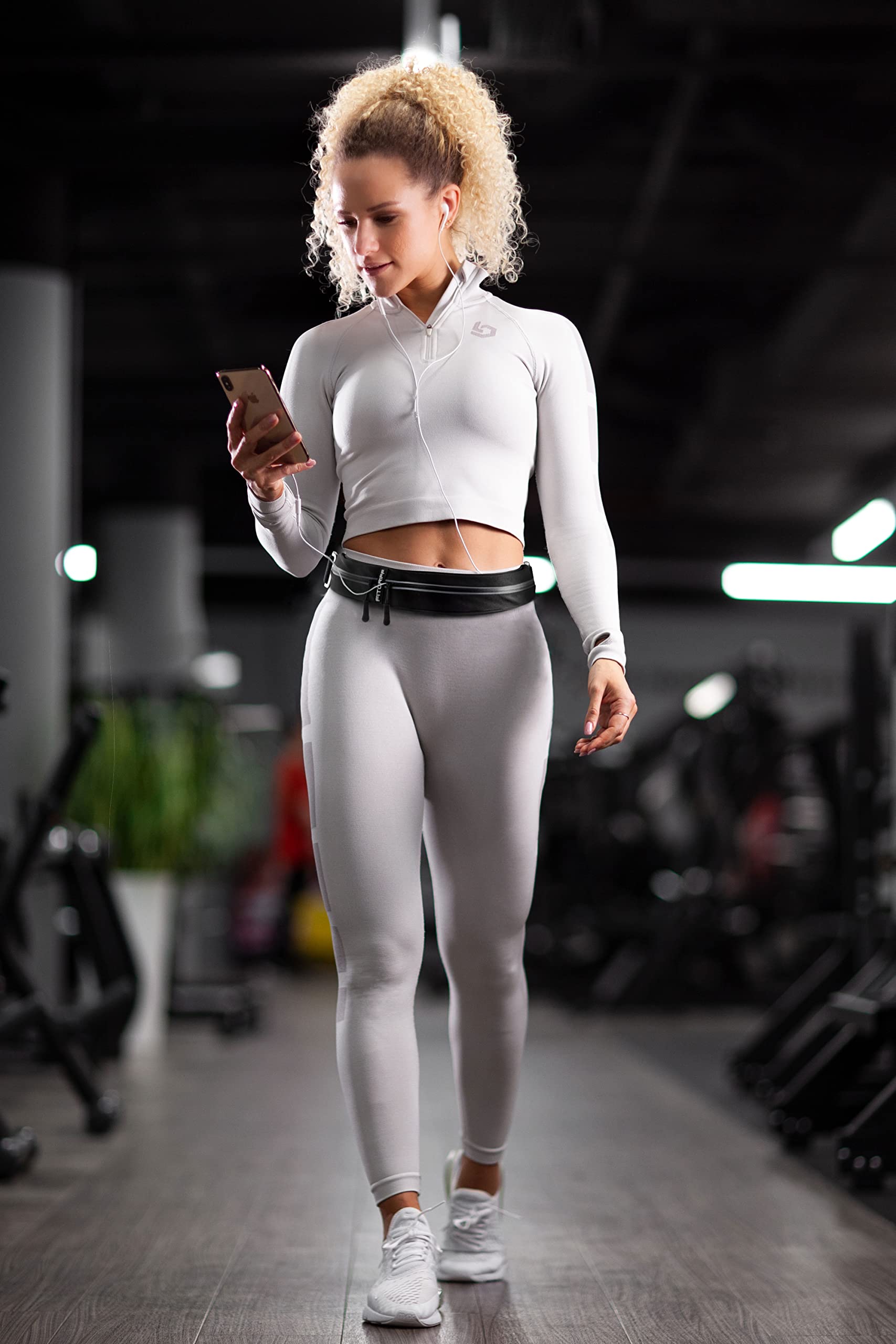 Fitgriff® - Cinturón de correr para hombres y mujeres, bolsa de correr segura para teléfono, llaves y esenciales, para todos los teléfonos celulares, Negro -, Small - Medium, Corte entallado