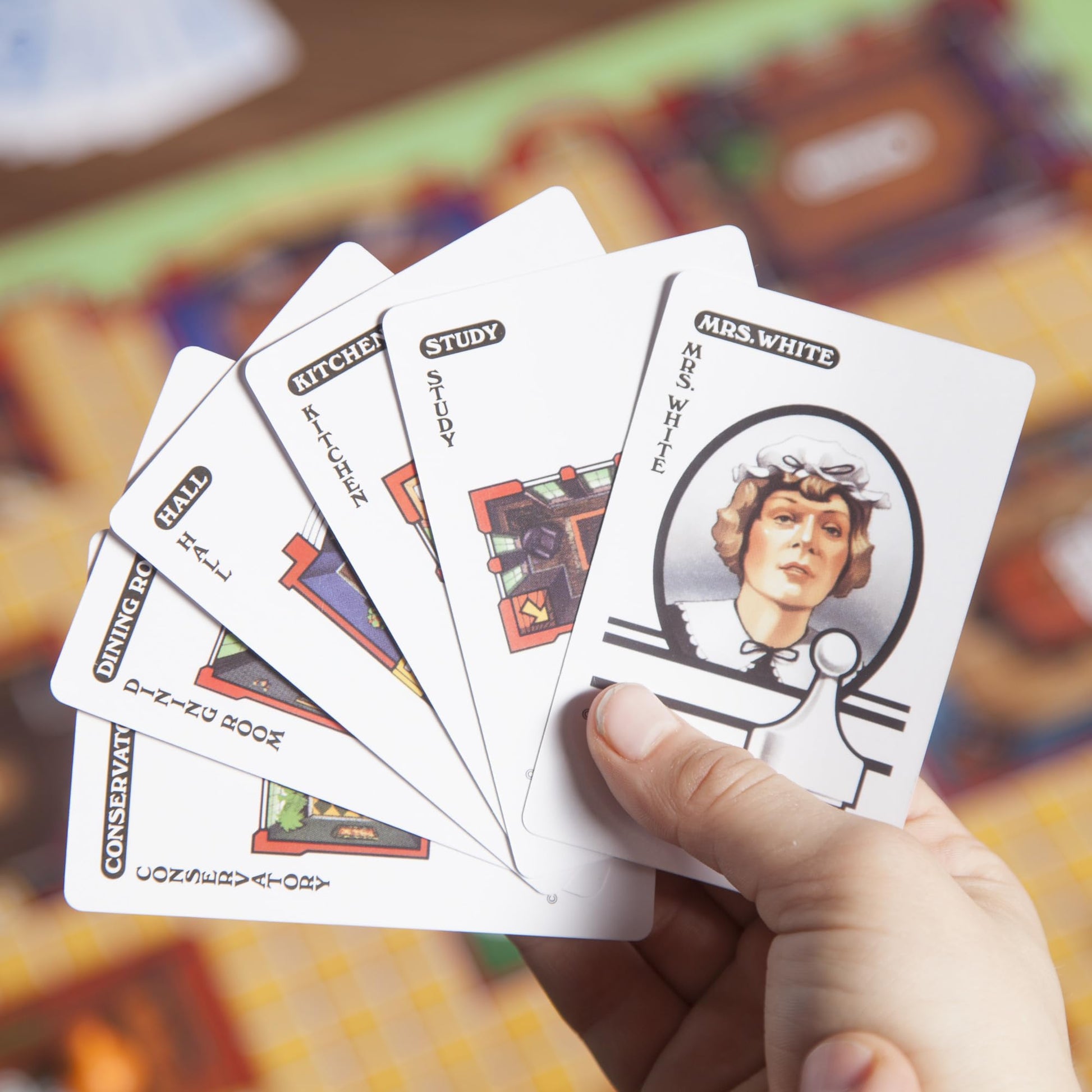 Hasbro Gaming - Reedición de la serie retro del juego de mesa Clue Classic Detective de Hasbro