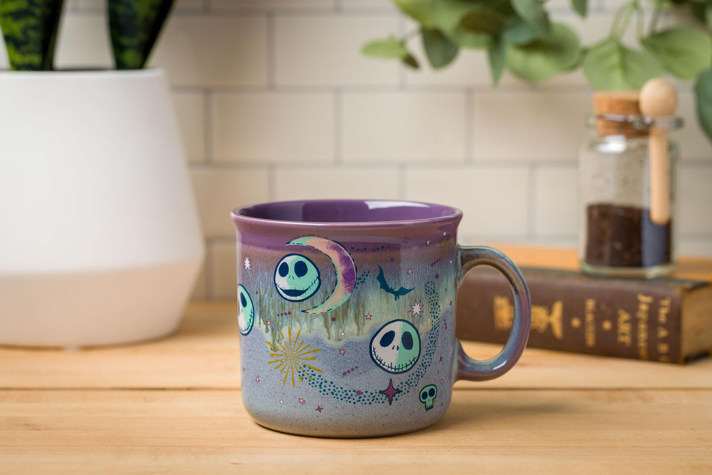 Taza de Cerámica Silver Buffalo Disney Nightmare Before Christmas Jack Skellington Mystic Opulence Reactive Glaze 20 Onzas