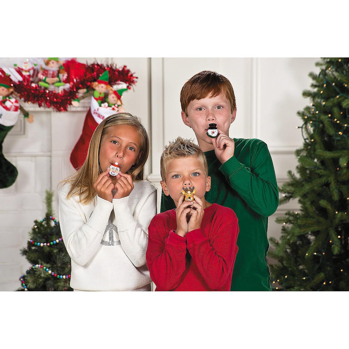 Fun Express - Silbatos en Forma de día Festivo (48 Unidades) para Juguetes de Navidad y Rellenos de Calcetines