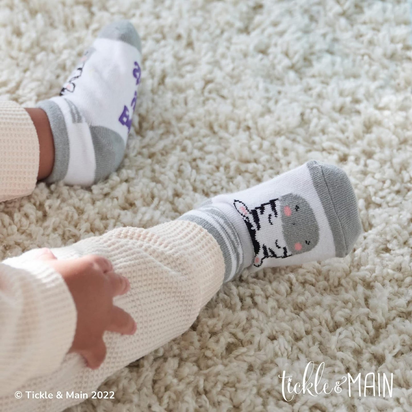 Tickle & Main Noah's Ark Bautismo Regalos para niños Juego de libros y calcetines - 0-12 meses, 4 piezas - Esencial para bautismo y libro de cuentos Combo