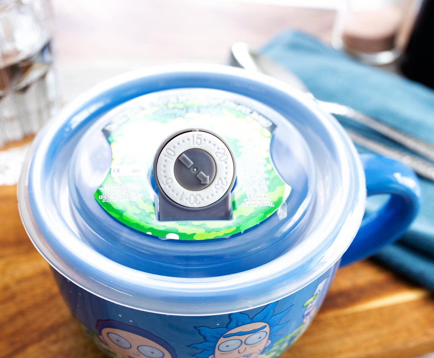 Taza de Sopa de Cerámica Silver Buffalo Rick and Morty Plata con Tapa Ventilada