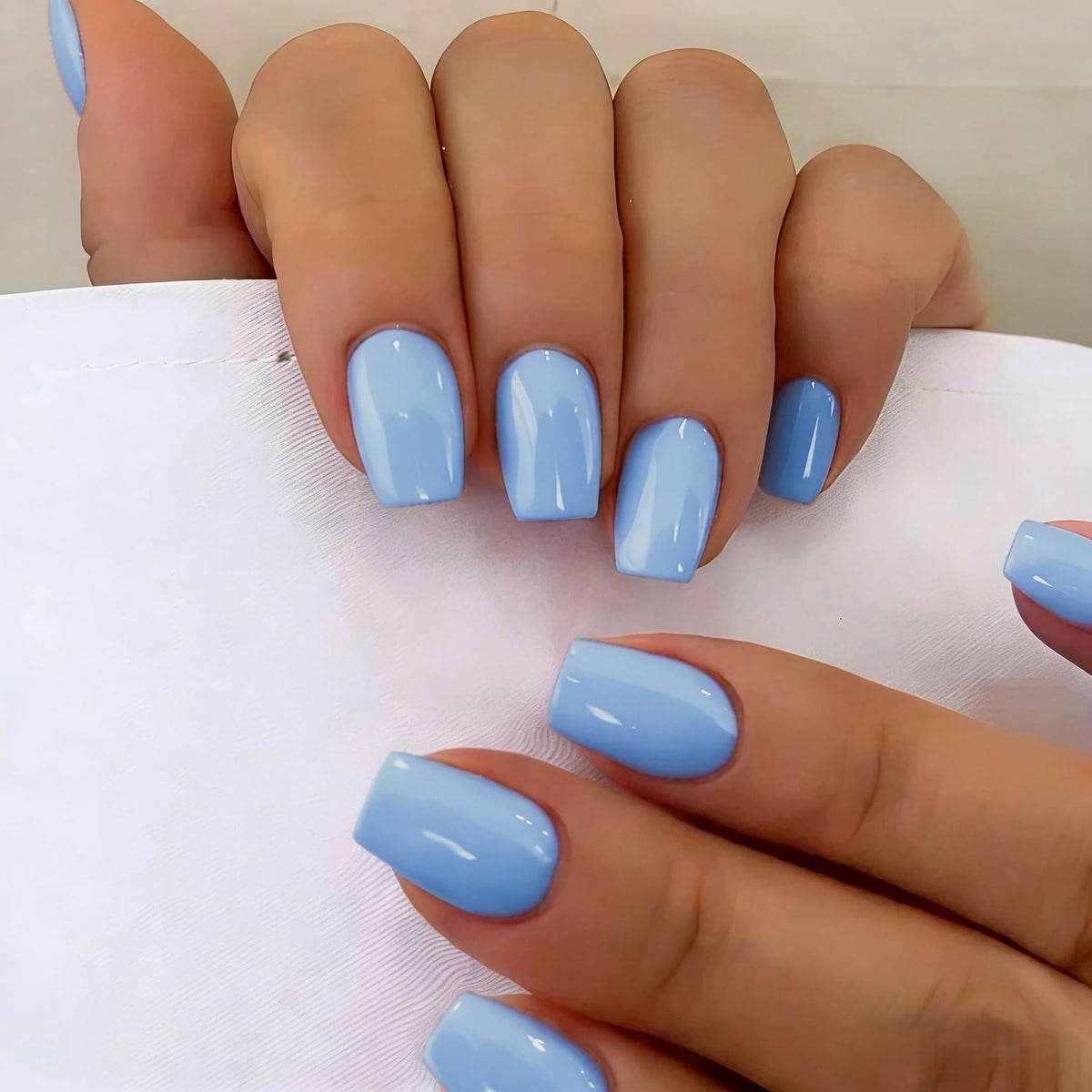 SXVME Uñas postizas cortas en azul pastel, con pegamento, brillantes, sencillas, cuadradas, de gel suave natural, reutilizables, 30 unidades