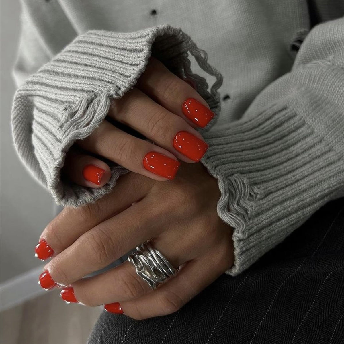 Xcreando Uñas Postizas Cortas Cuadradas Con Pegamento Rojo, Uñas Postizas Cortas Cuadradas Con Pegamento, Uñas Postizas De Gel Suave, Uñas Postizas Cortas Para Mujeres, Rojo Brillante 0,04 Onzas Líq