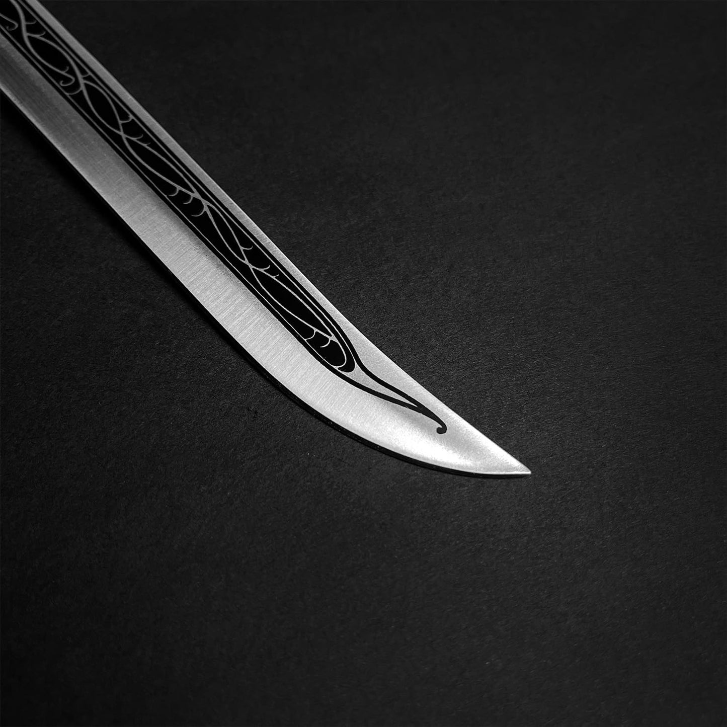 otaku gear Daga de fantasía medieval de 28 cm (11") estilo élfico - Artículo de colección para decoración, cosplay y accesorios para ferias renacentistas - Plateado/Negro